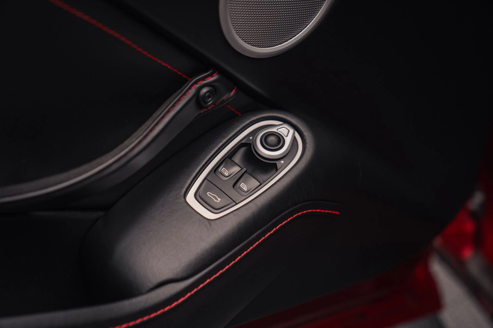mph023_1066011883_Used_2019_Aston_Martin_Vantage_Painted_Hyper_Red_1790717746_3bf2744536