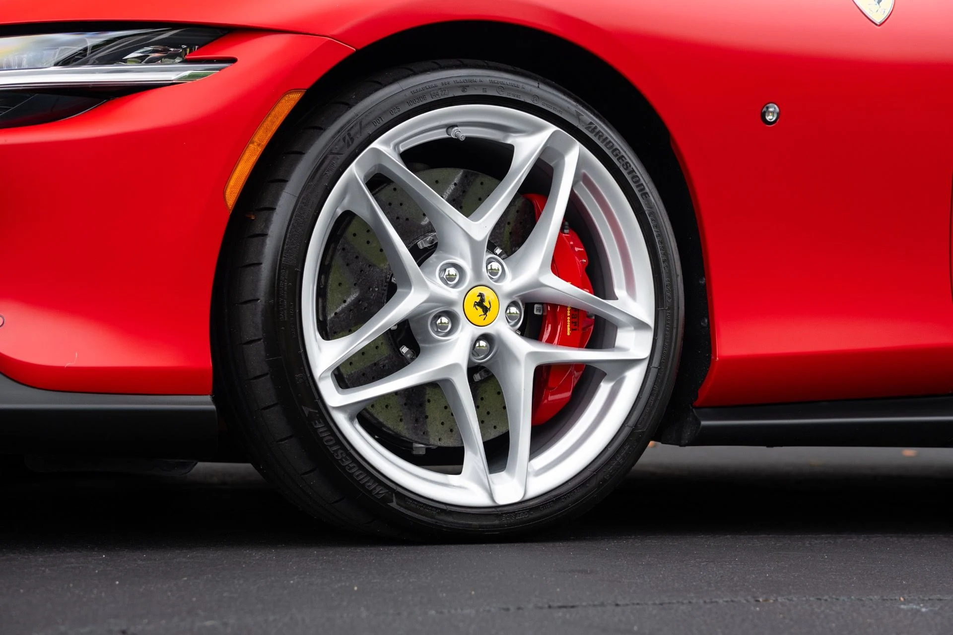 mph023_1070598907_Used_2023_Ferrari_Roma_1777005512_fd7c6efe95