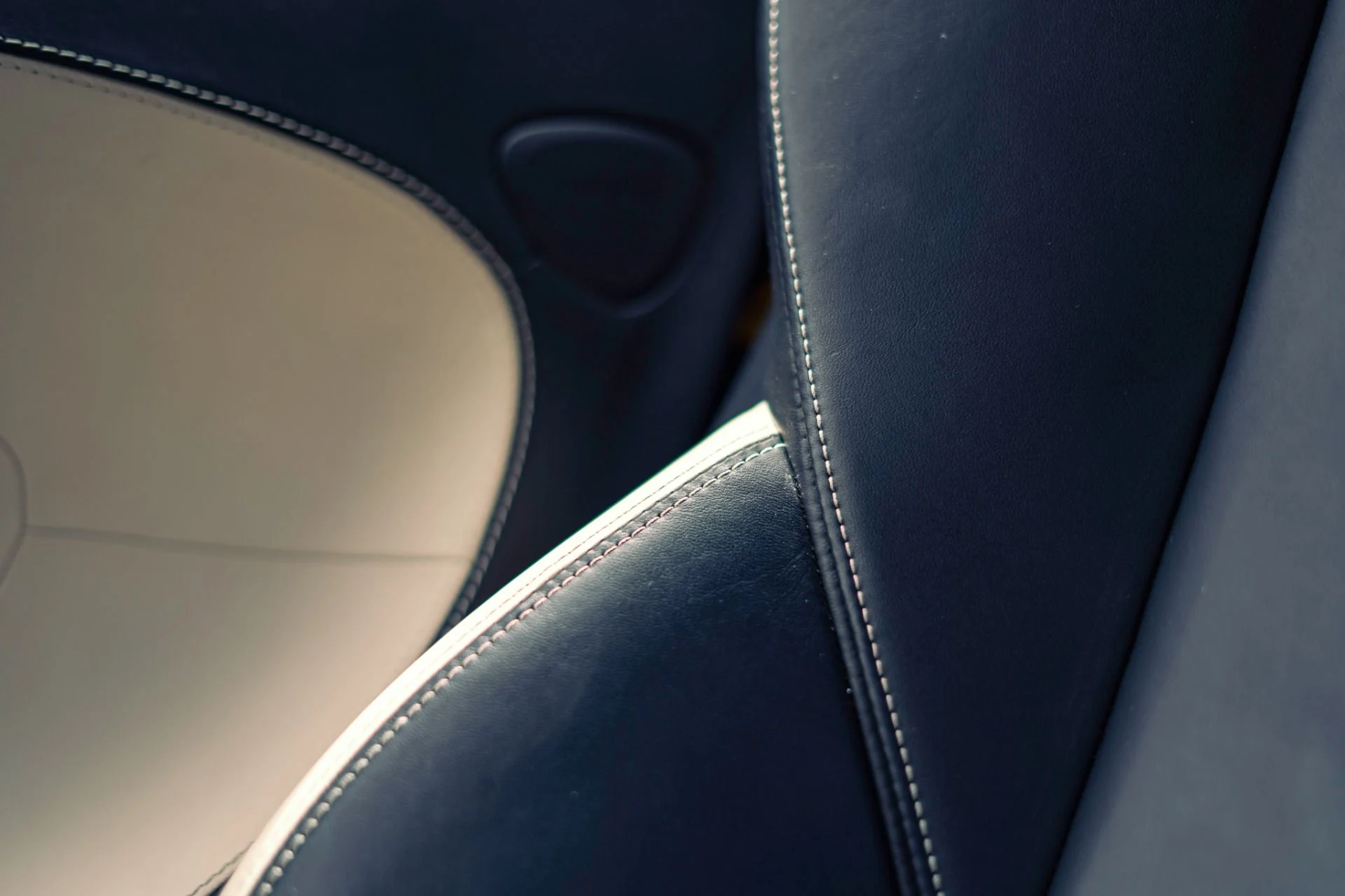 mph023_1074901110_Used_2016_Mc_Laren_570_S_w_a_236_K_MSRP_LOADED_w_MSO_Carbon_Options_1776279774_964925ff5b