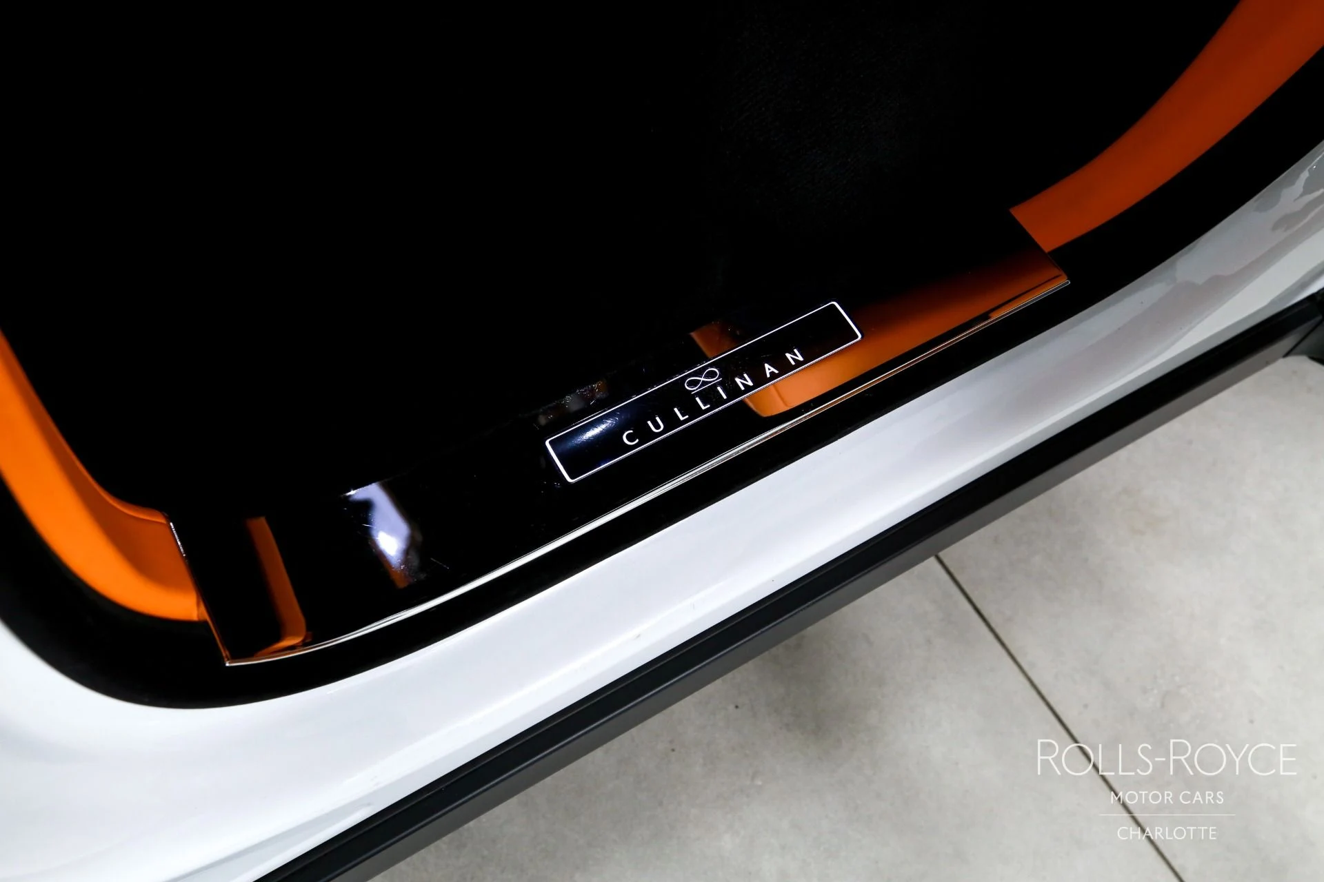 mph023_1075201078_Used_2022_Rolls_Royce_Black_Badge_Cullinan_1764197182_817427674f