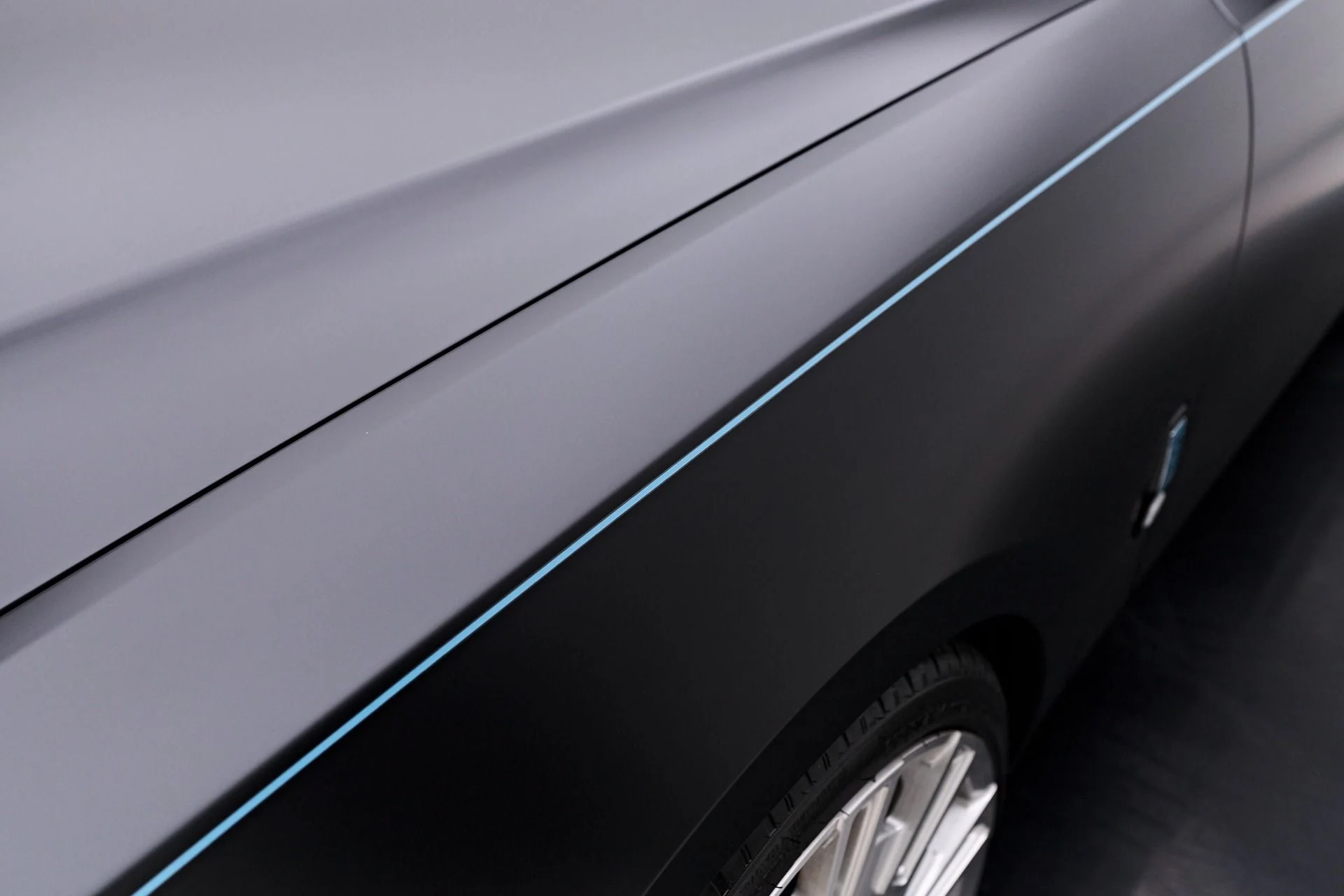 mph023_1076138617_Used_2024_Rolls_Royce_Ghost_Base_1755131984_4e9fbe1874