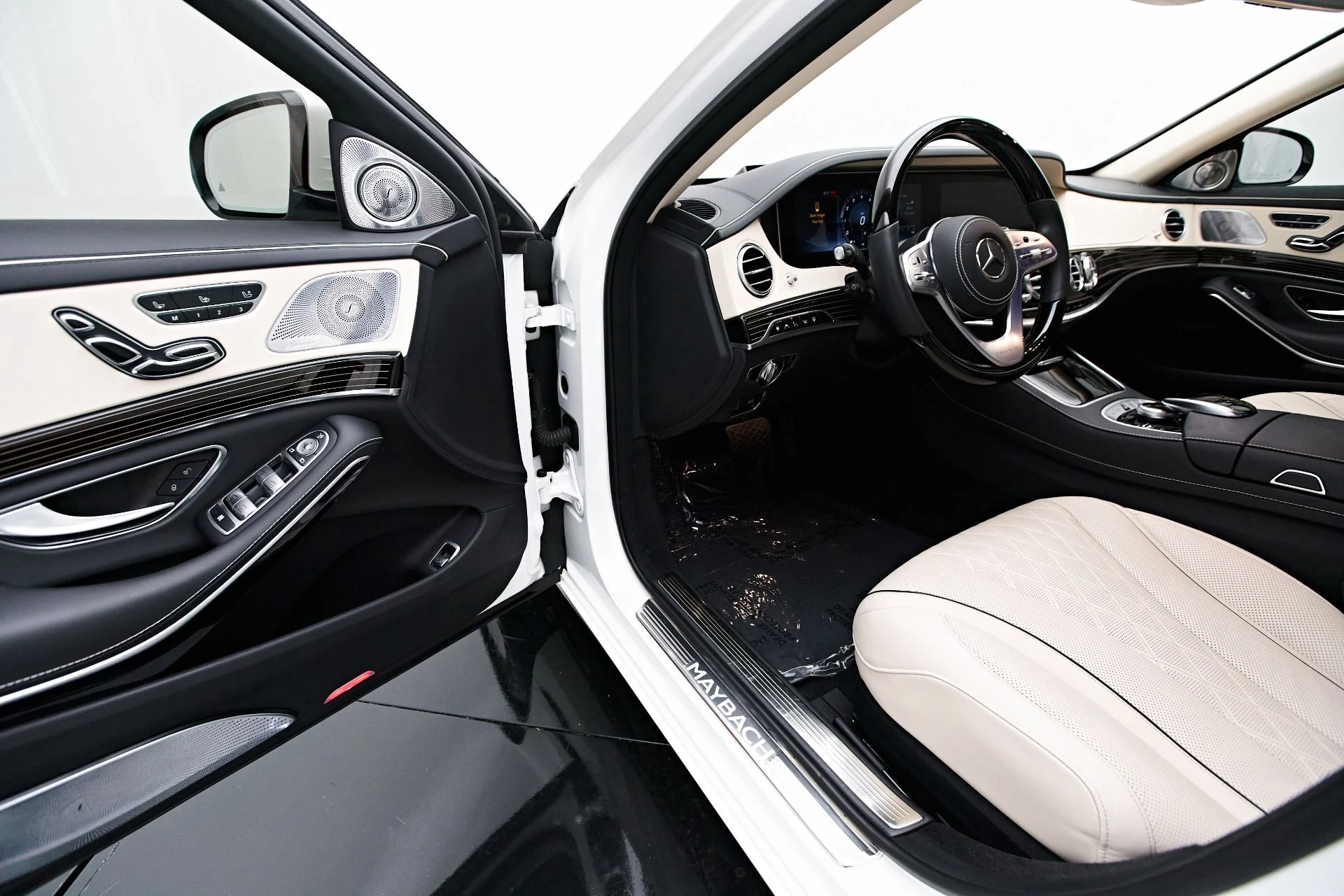 mph023_1077740602_Used_2020_Mercedes_Benz_S_Class_Maybach_S_560_1686091105_7ba5c74554