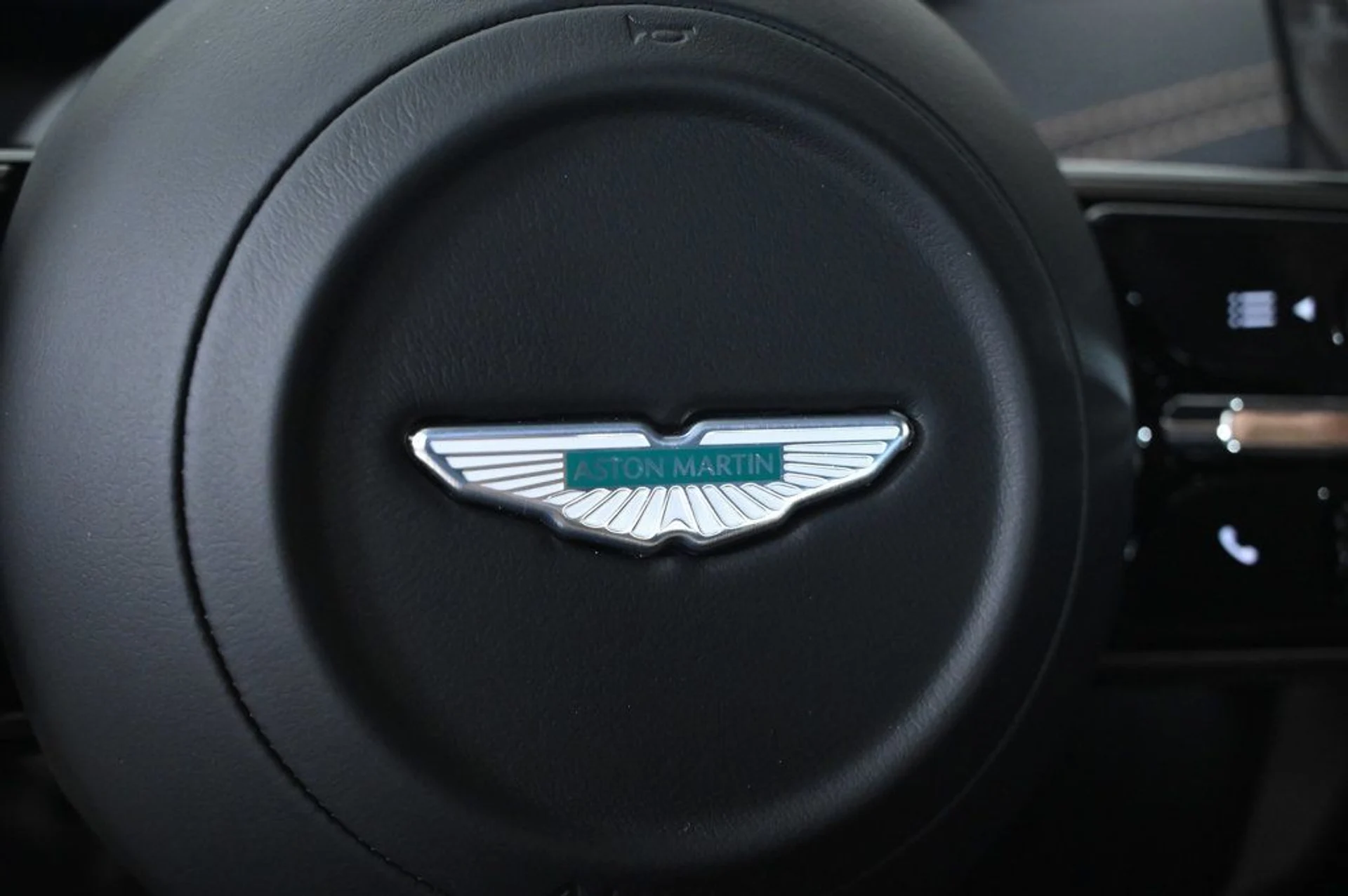 mph023_1079385793_new_2026_aston_martin_db12_11350_22934456_23_1024_f84340f976