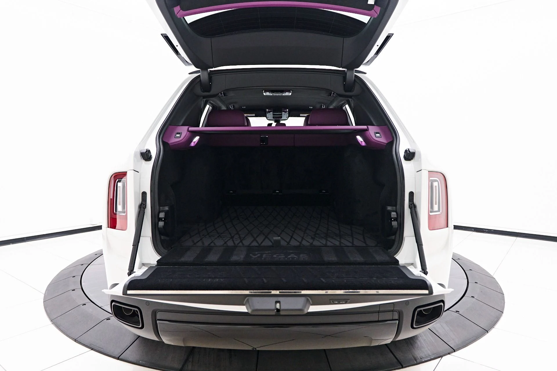 mph023_1079532129_Used_2024_Rolls_Royce_Cullinan_Base_1754099306_dc5aea8426