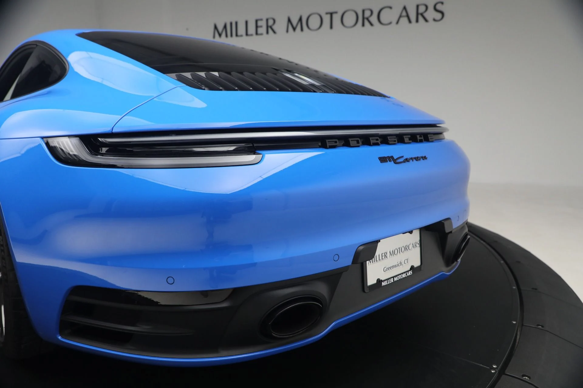 mph023_1087235807_Used_2024_Porsche_911_Carrera_1766253653_12f6edc360