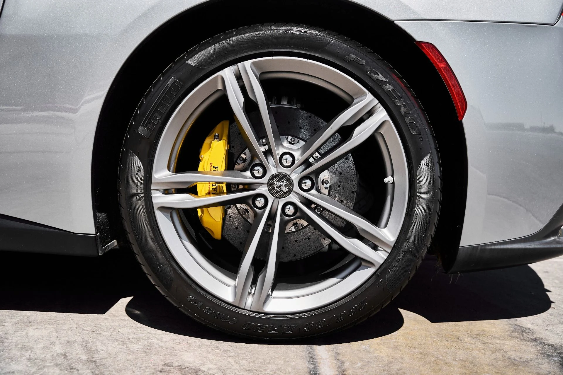 mph023_1094433043_Used_2018_Ferrari_GTC_4_Lusso_V12_1775612021_507e88d4cd