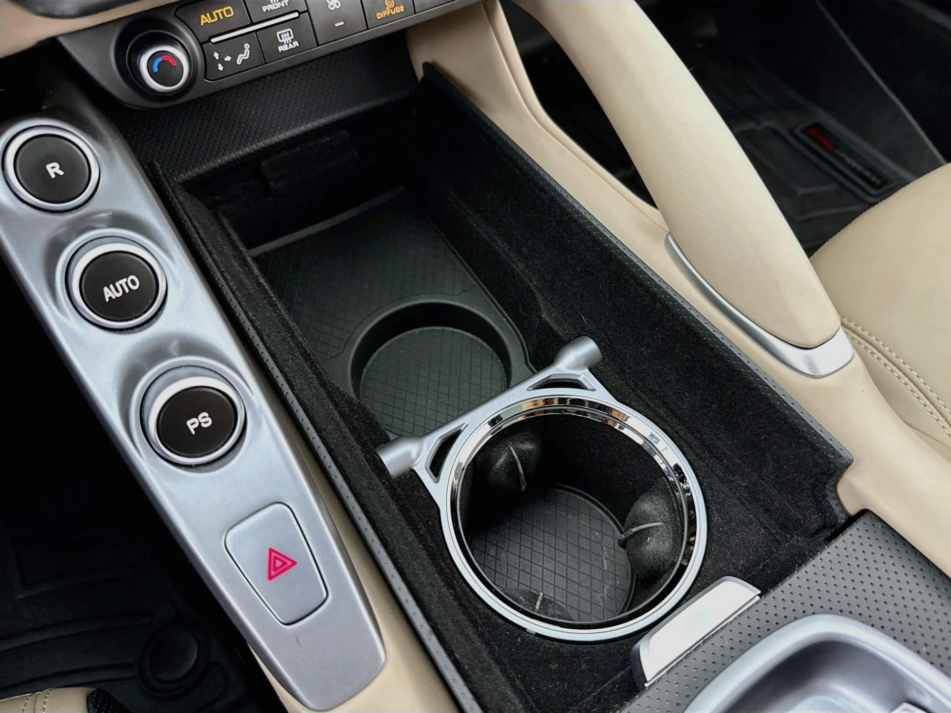mph023_1095775990_Used_2019_Ferrari_GTC_4_Lusso_1792629169_68268b9fff