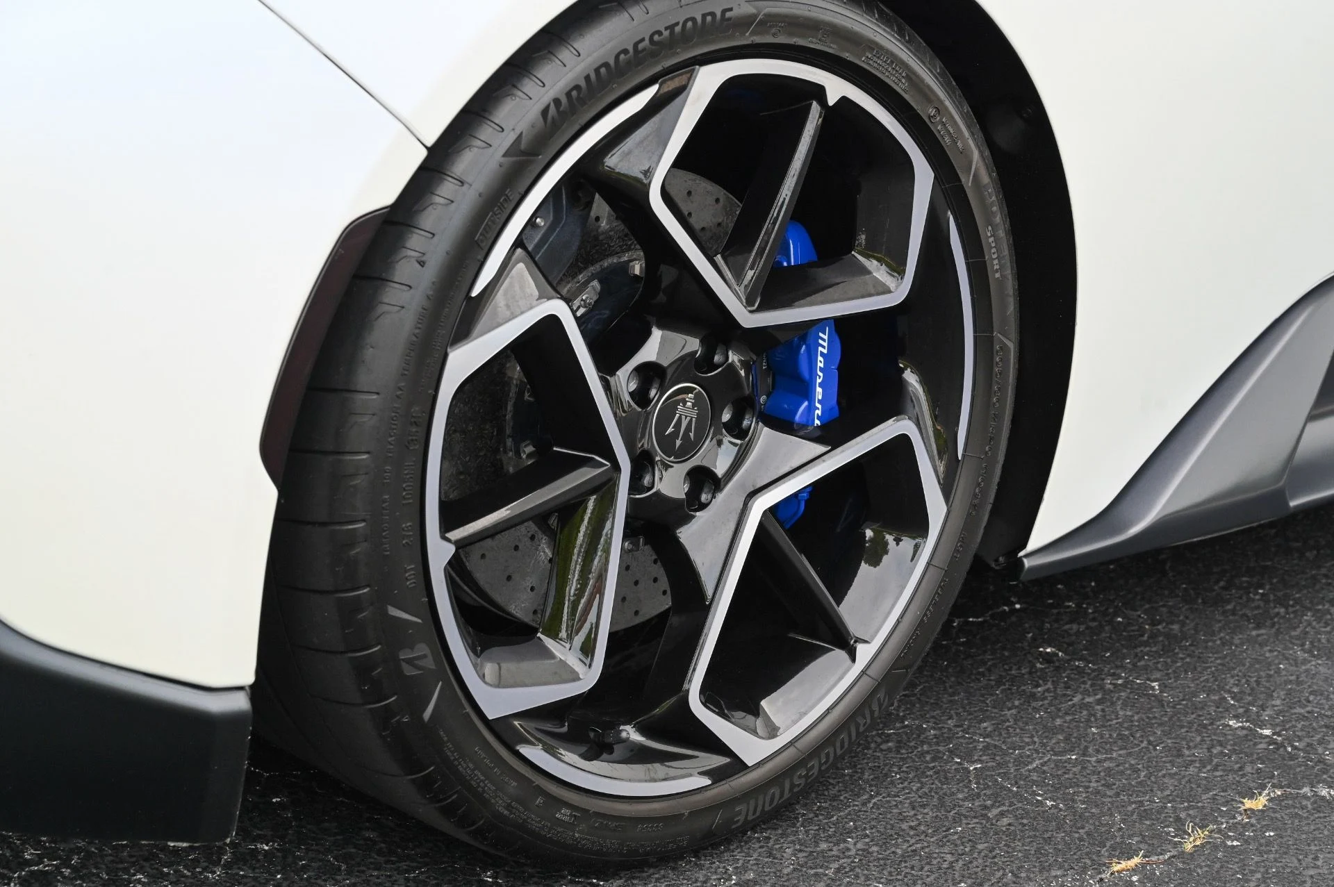 mph023_1096908519_Used_2022_Maserati_MC_20_1715696685_c02c447828