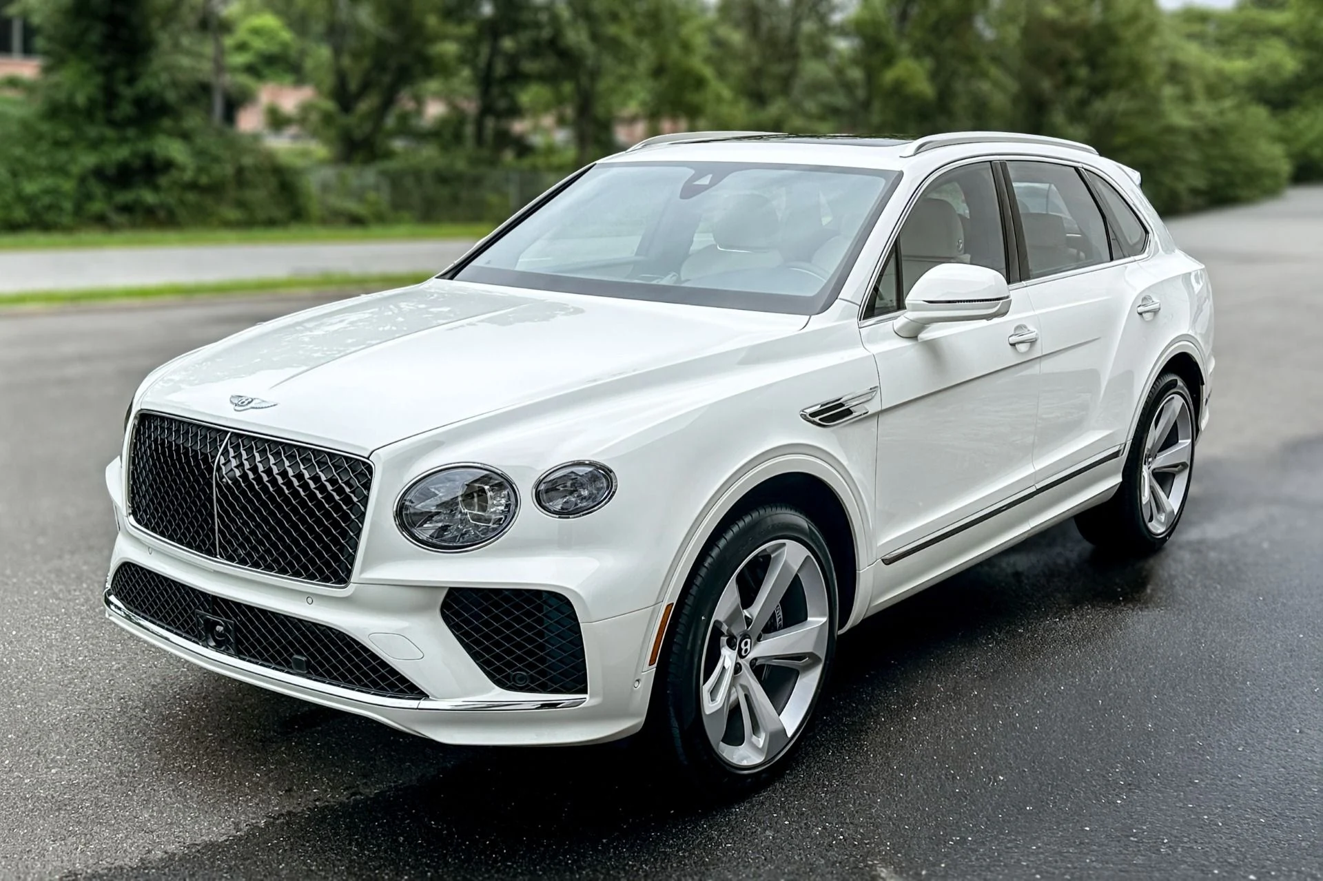 mph023_109954415_New_2026_Bentley_Bentayga_V8_1784720137_558697ea58