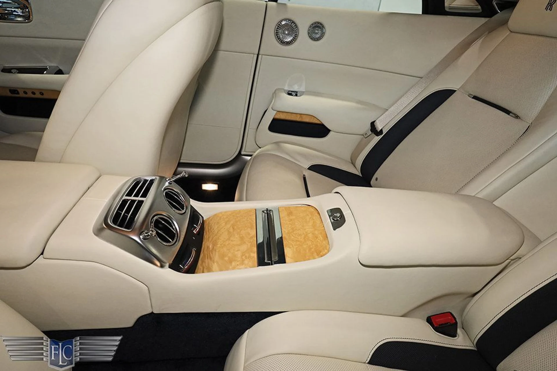 mph023_1107719620_used_2019_rolls_royce_wraith_coupe_9689_22959552_24_1024_643093dab1