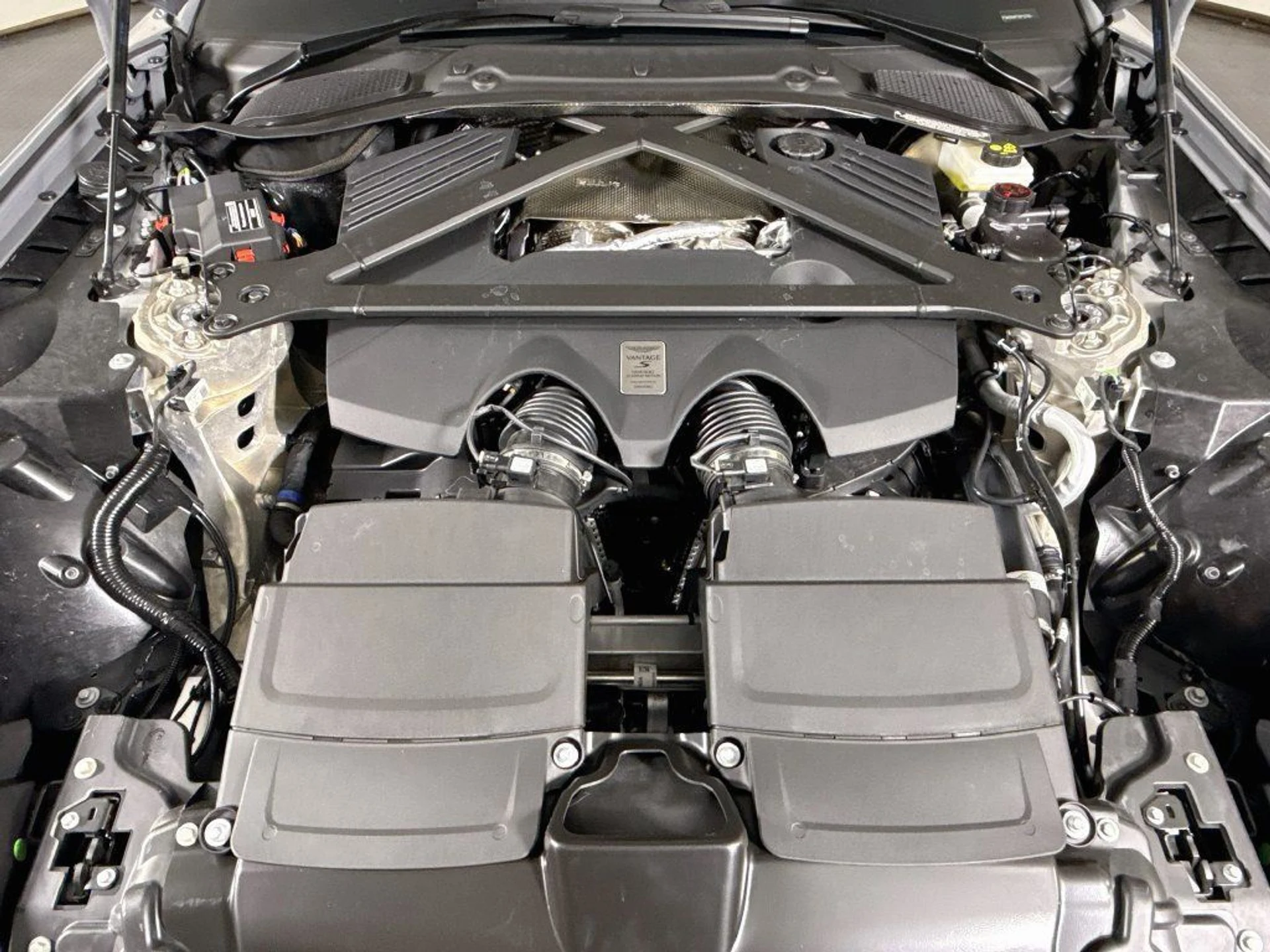 mph023_1112389468_new_2026_aston_martin_vantage_sroadster_11350_23086736_23_1024_a2b0db7a7a