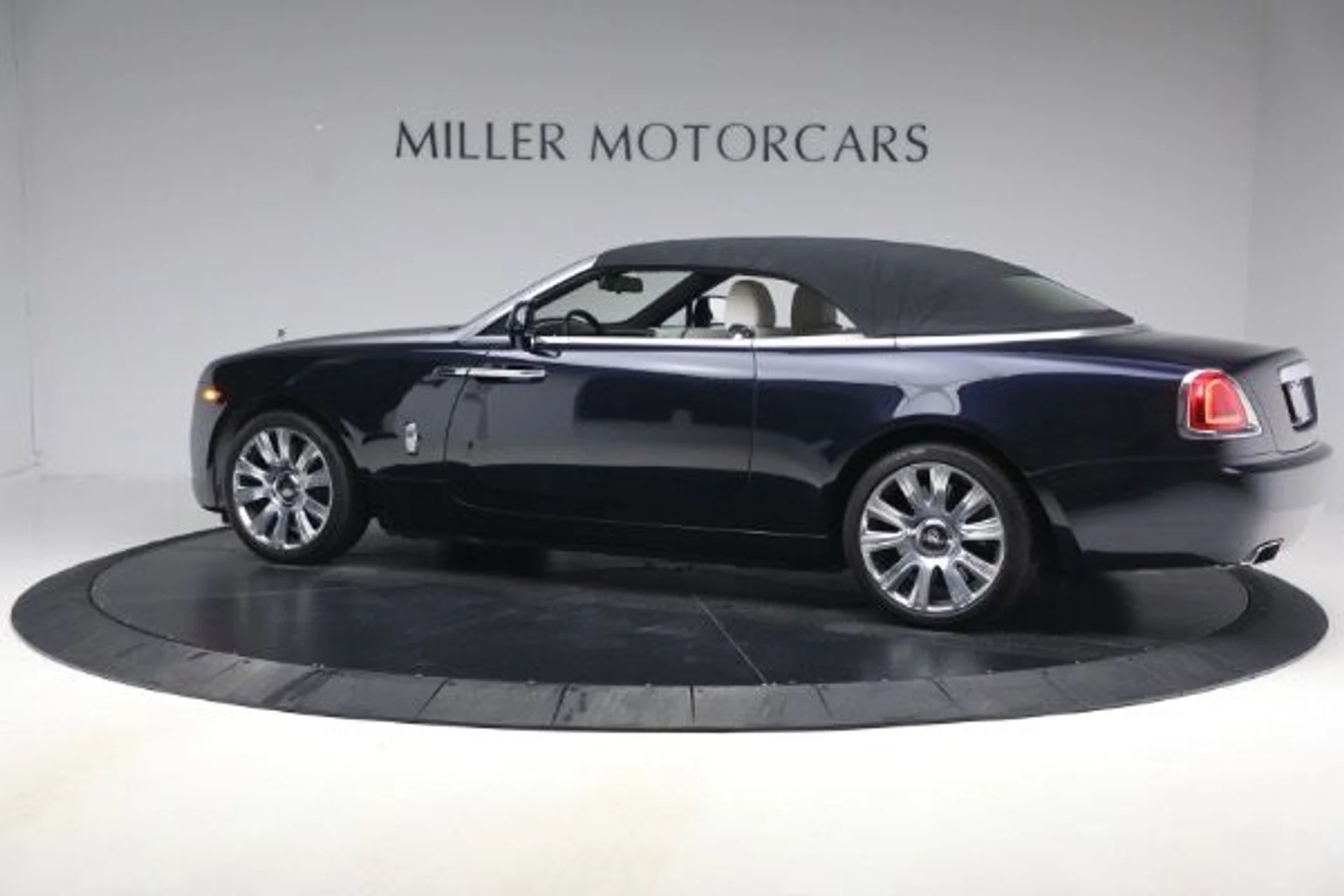 mph023_111994323_Used_2017_Rolls_Royce_Dawn_f56a845dfe