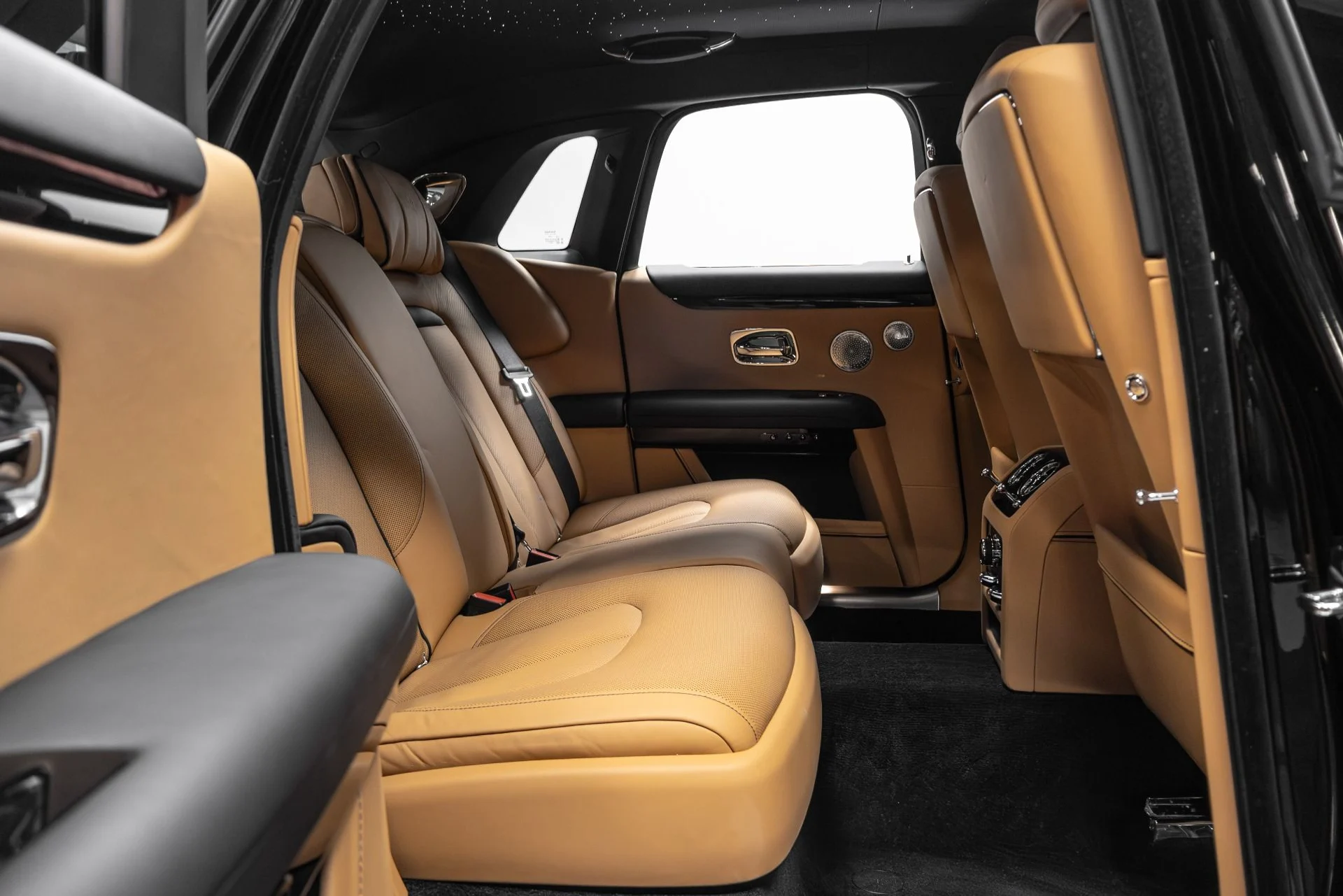 mph023_1120813193_Used_2022_Rolls_Royce_Ghost_1767138760_1bcd16f60a