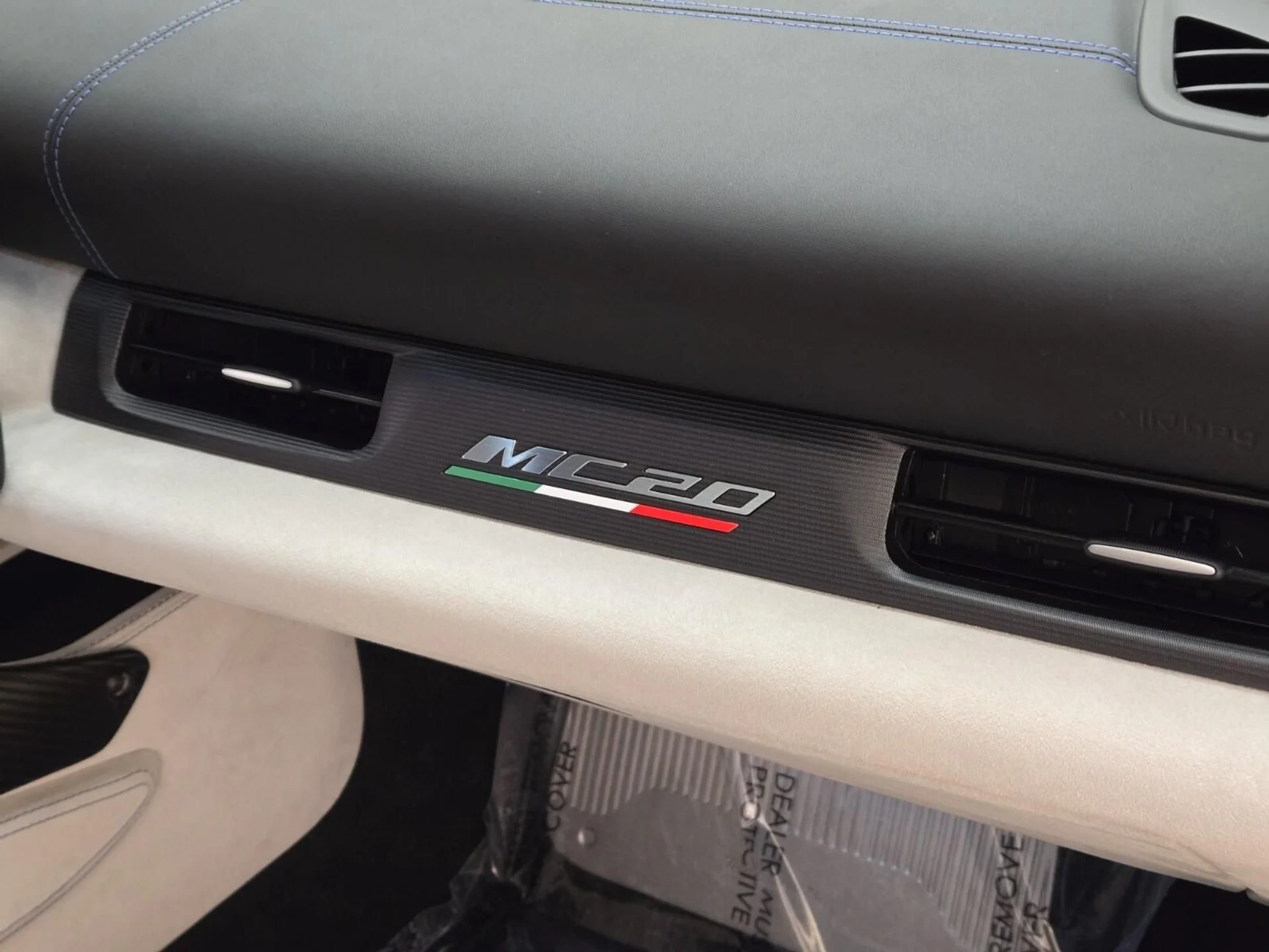 mph023_1121173598_Used_2023_Maserati_MC_20_1762849616_1d78c668cd