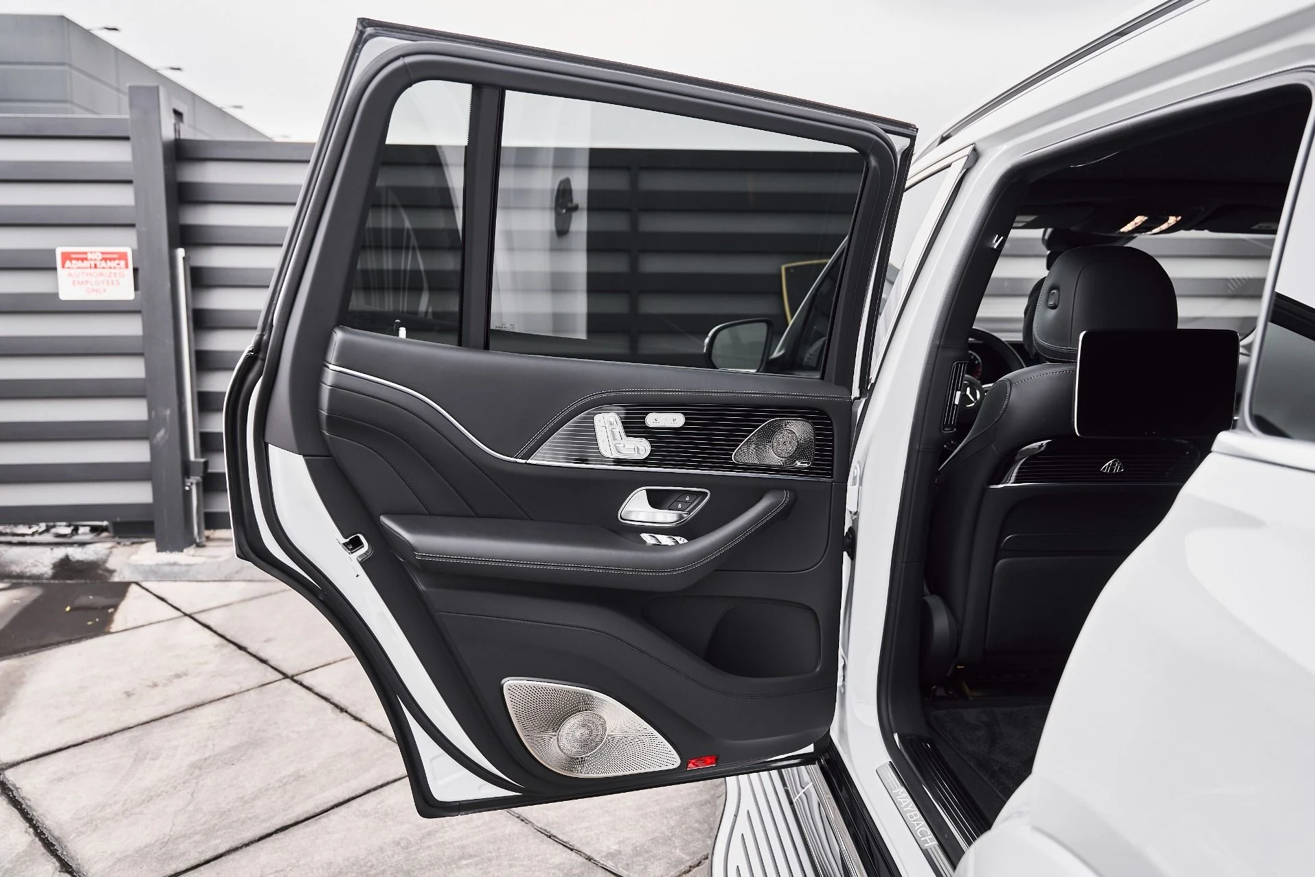 mph023_1123799303_Used_2026_Mercedes_Benz_GLS_Maybach_GLS_600_1777160230_fc4bf78a57