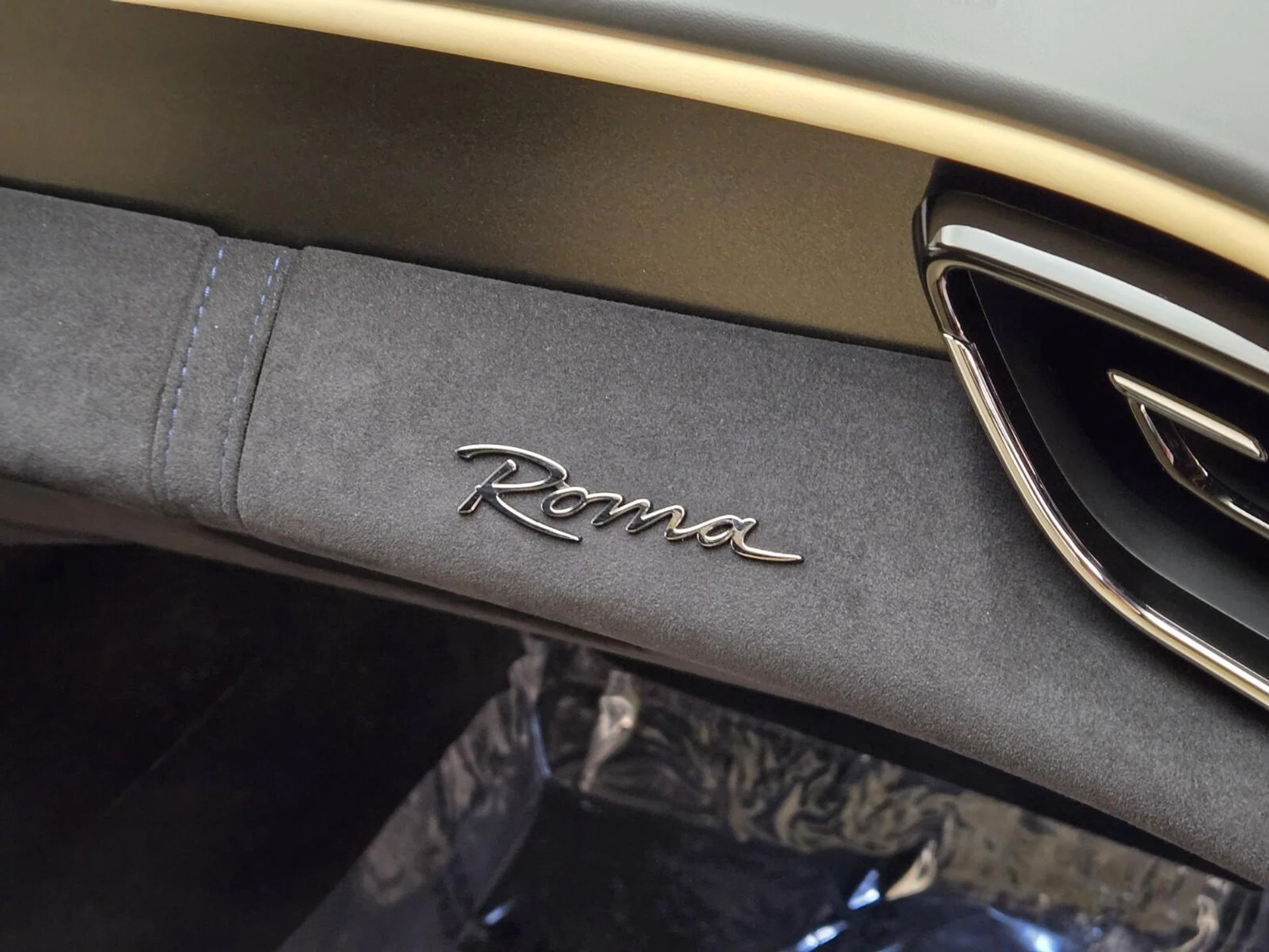 mph023_1135863136_Used_2021_Ferrari_Roma_1770273925_b2e69def8d