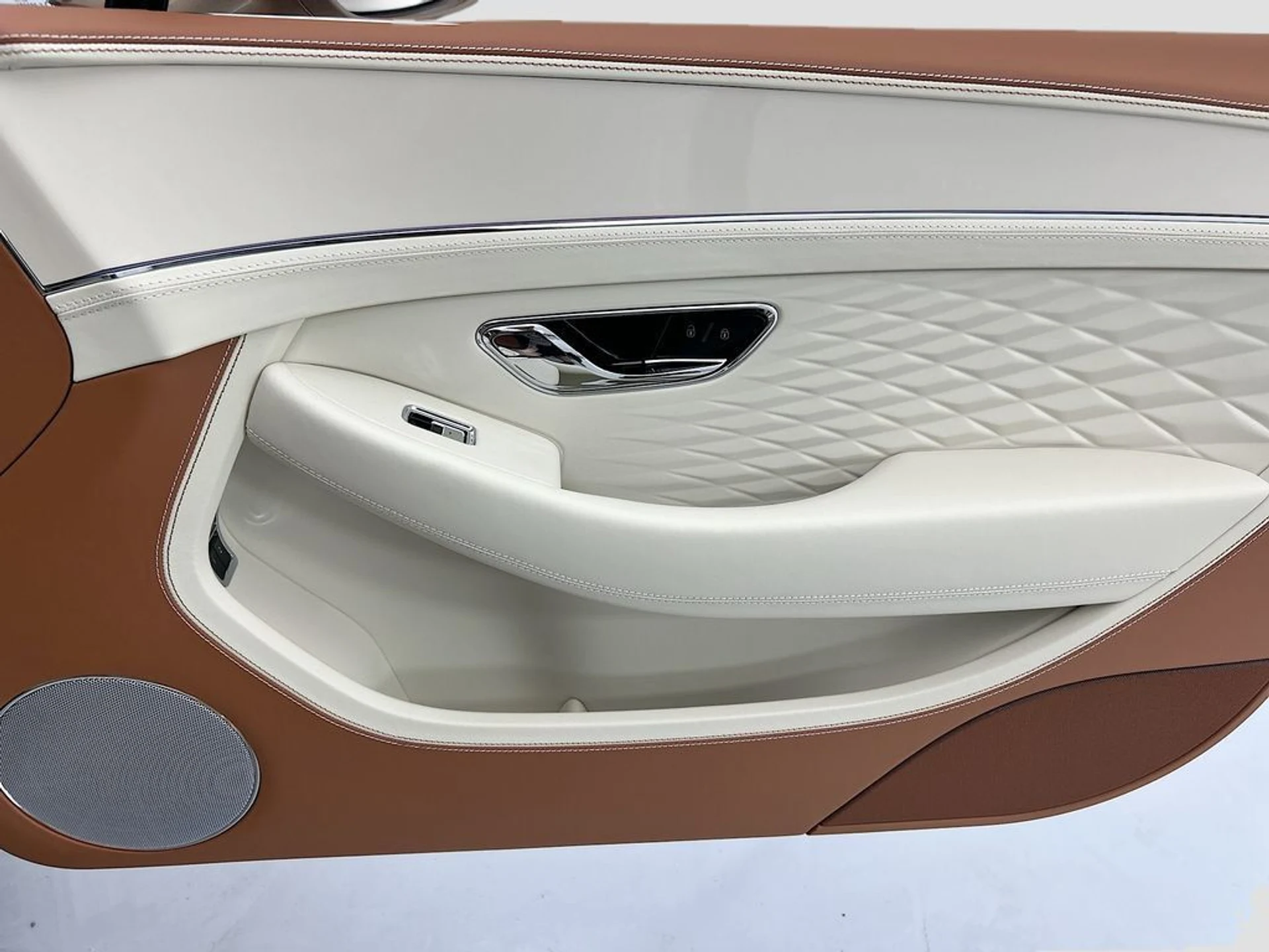 mph023_1138366572_new_2026_bentley_continental_gt_azure_8119_22999709_24_1024_c2c178173c