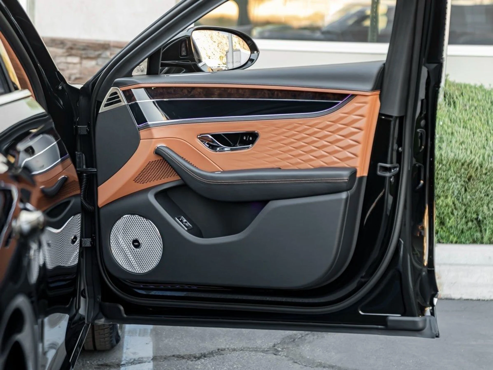 mph023_1141074090_24_5f7a81bdac