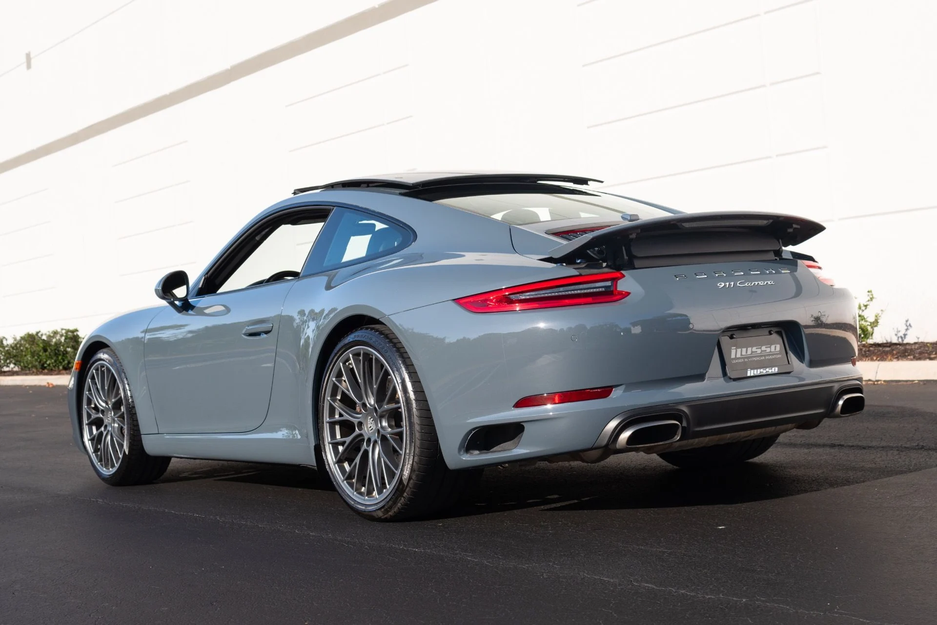 mph023_1154244125_Used_2017_Porsche_911_Carrera_1777686395_52e2b1e651