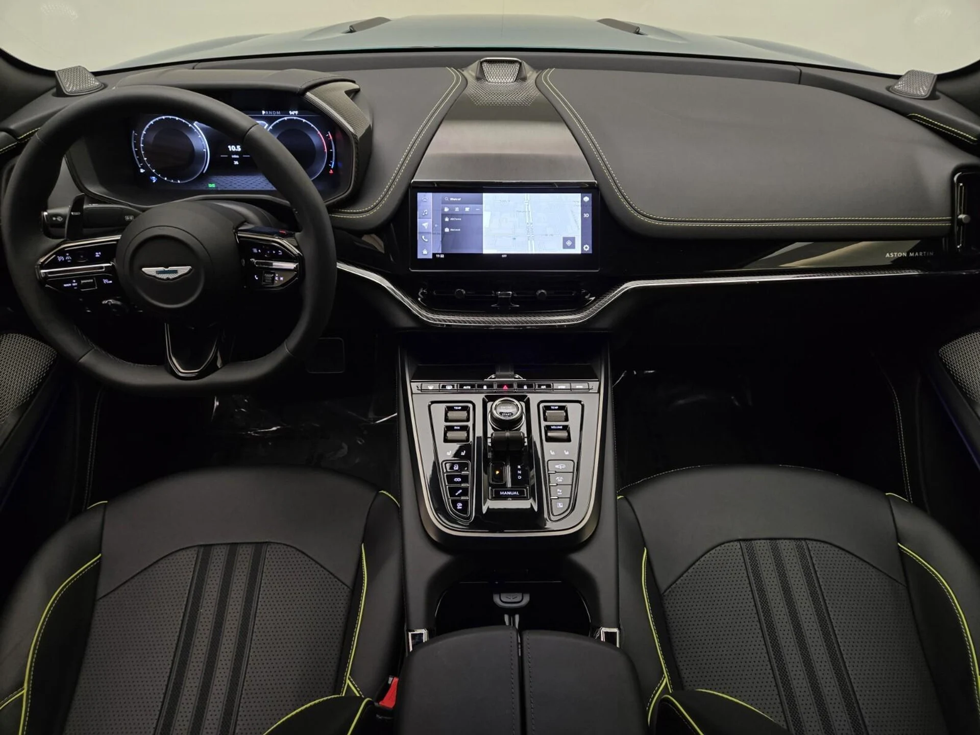 mph023_1173780378_New_2025_Aston_Martin_DBX_707_1753422060_3ef2756366