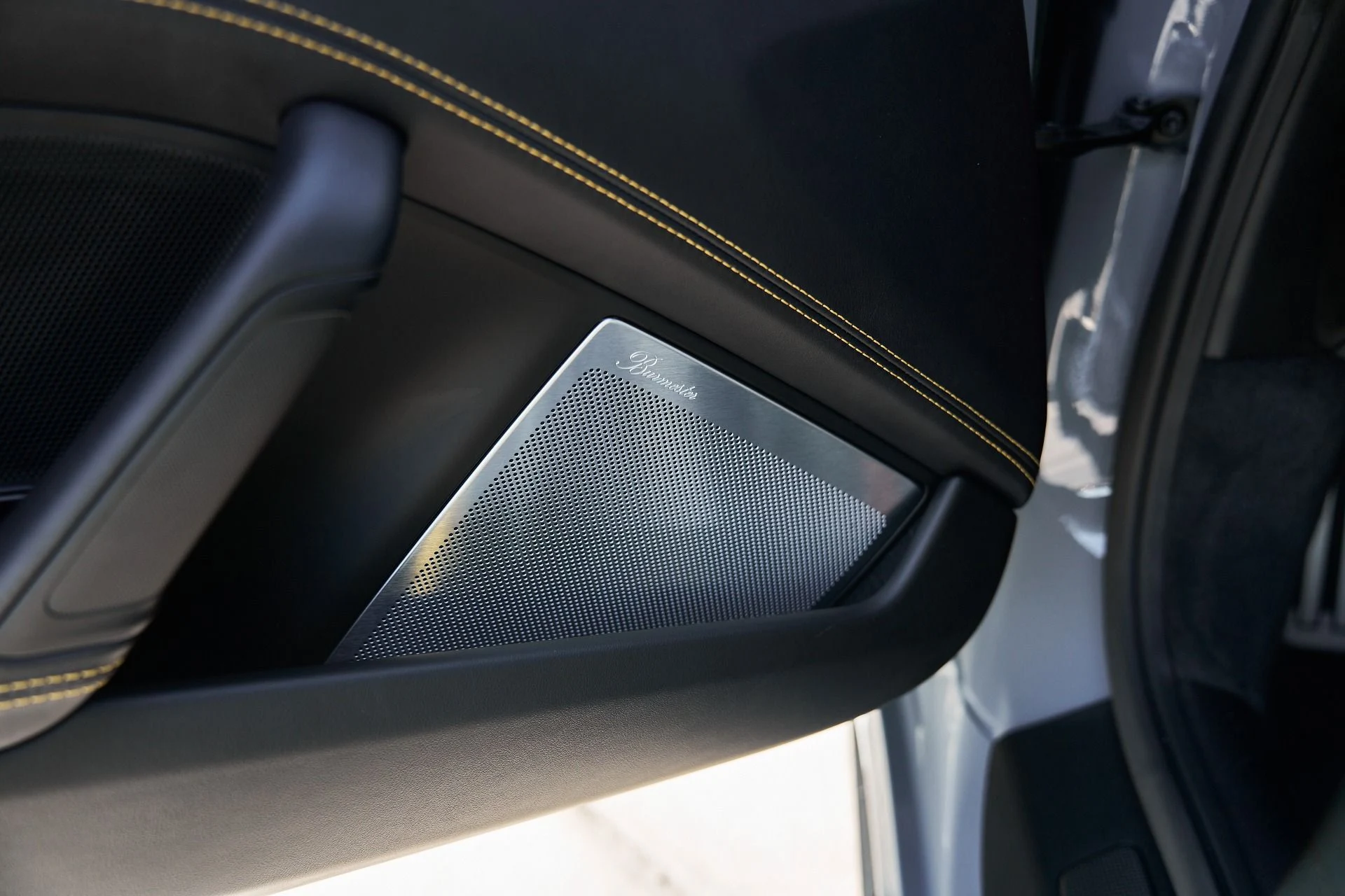 mph023_1178127579_Used_2023_Porsche_911_Turbo_S_1762306927_6b2e745dc5