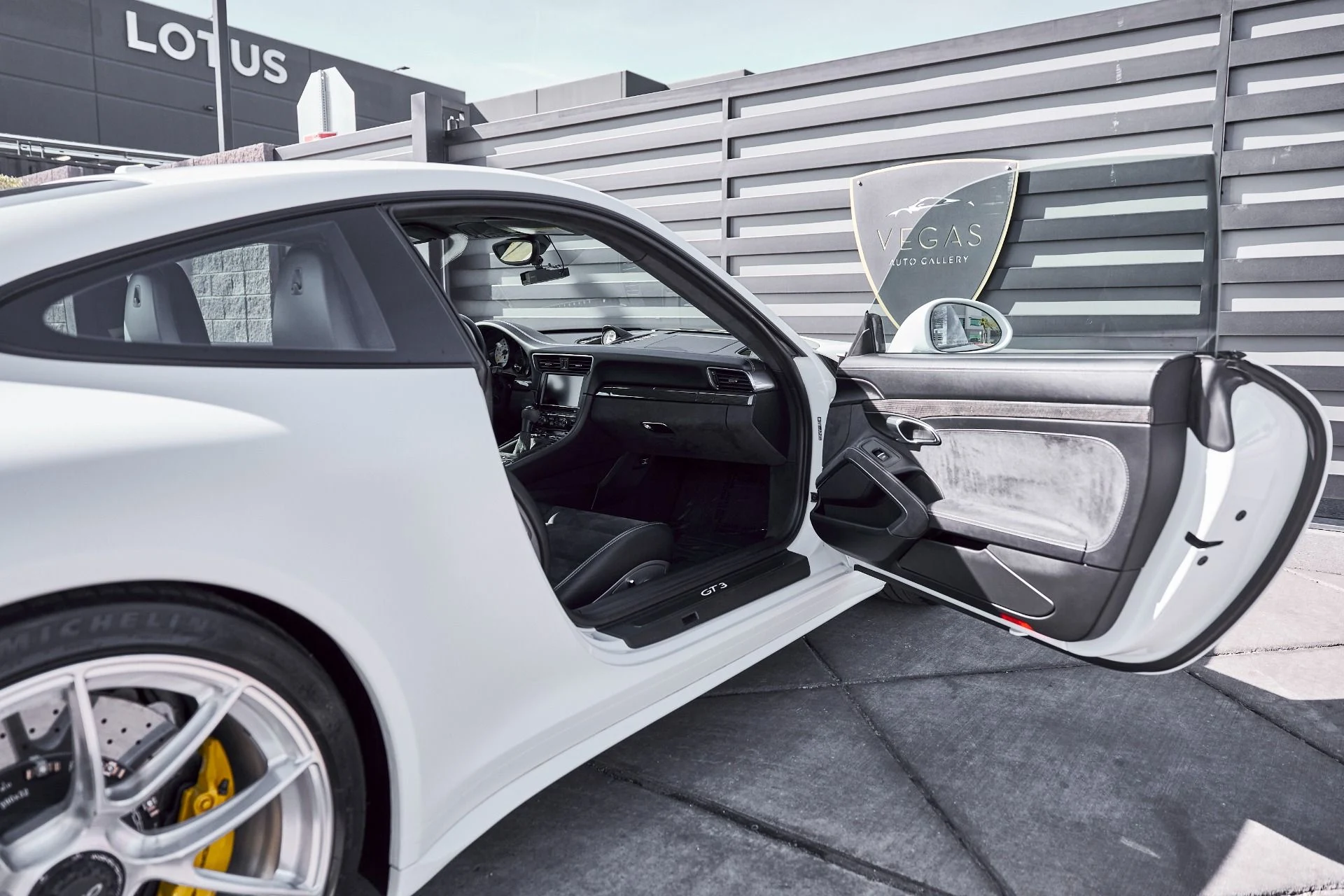 mph023_1195252720_Used_2015_Porsche_911_GT_3_1771890200_865fb28139