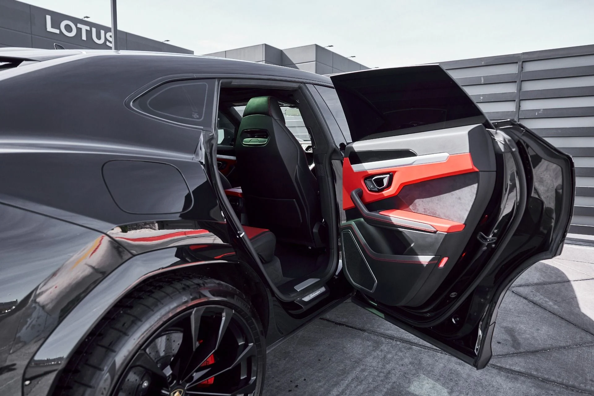 mph023_1202494934_Used_2021_Lamborghini_Urus_1771987849_d664cb6527