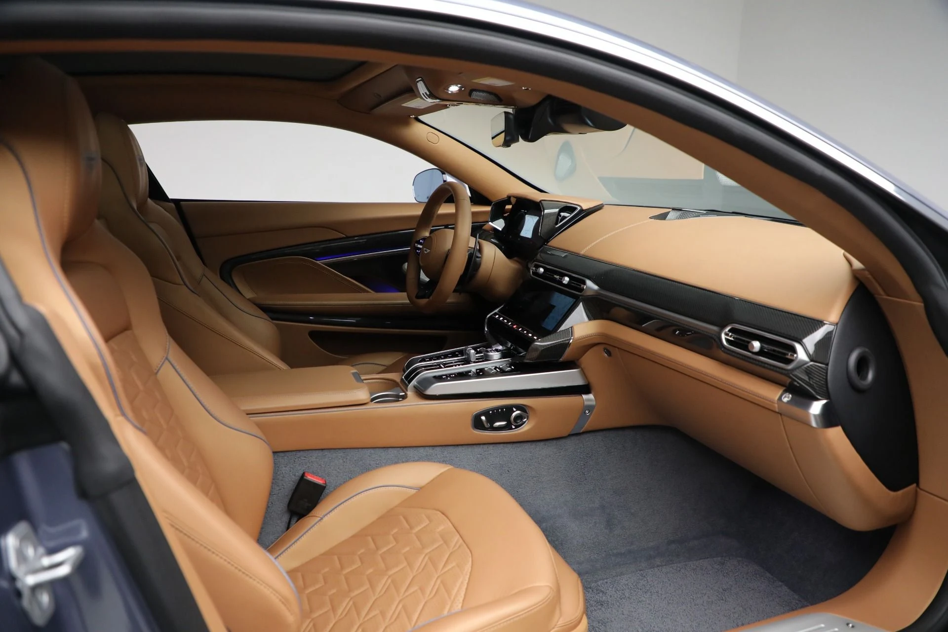 mph023_1221019031_New_2025_Aston_Martin_Vanquish_1738262610_882a1c3016