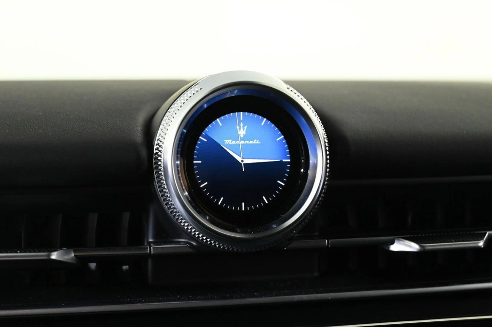 mph023_1226383313_used_2025_maserati_grecale_modena_11350_22941787_23_1024_04eeb542f8