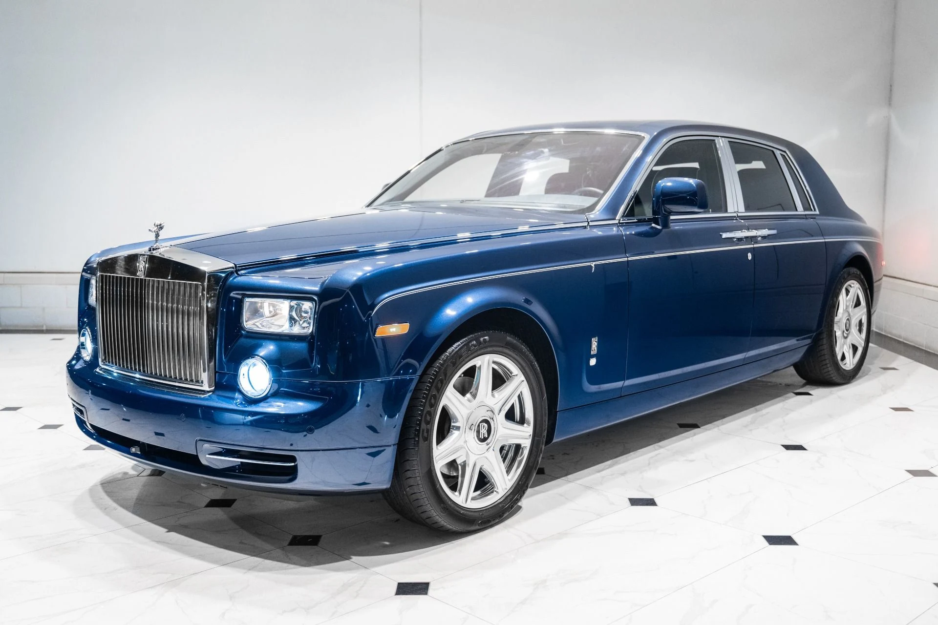 mph023_1231490757_Used_2011_Rolls_Royce_Phantom_1782236449_c7bf1be1ab