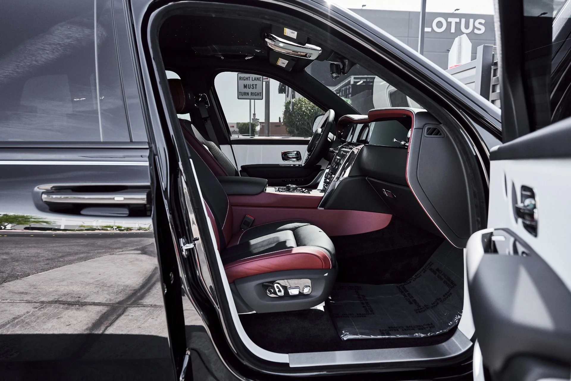 mph023_1239443838_Used_2026_Rolls_Royce_Cullinan_1774544479_82fde9c5e7