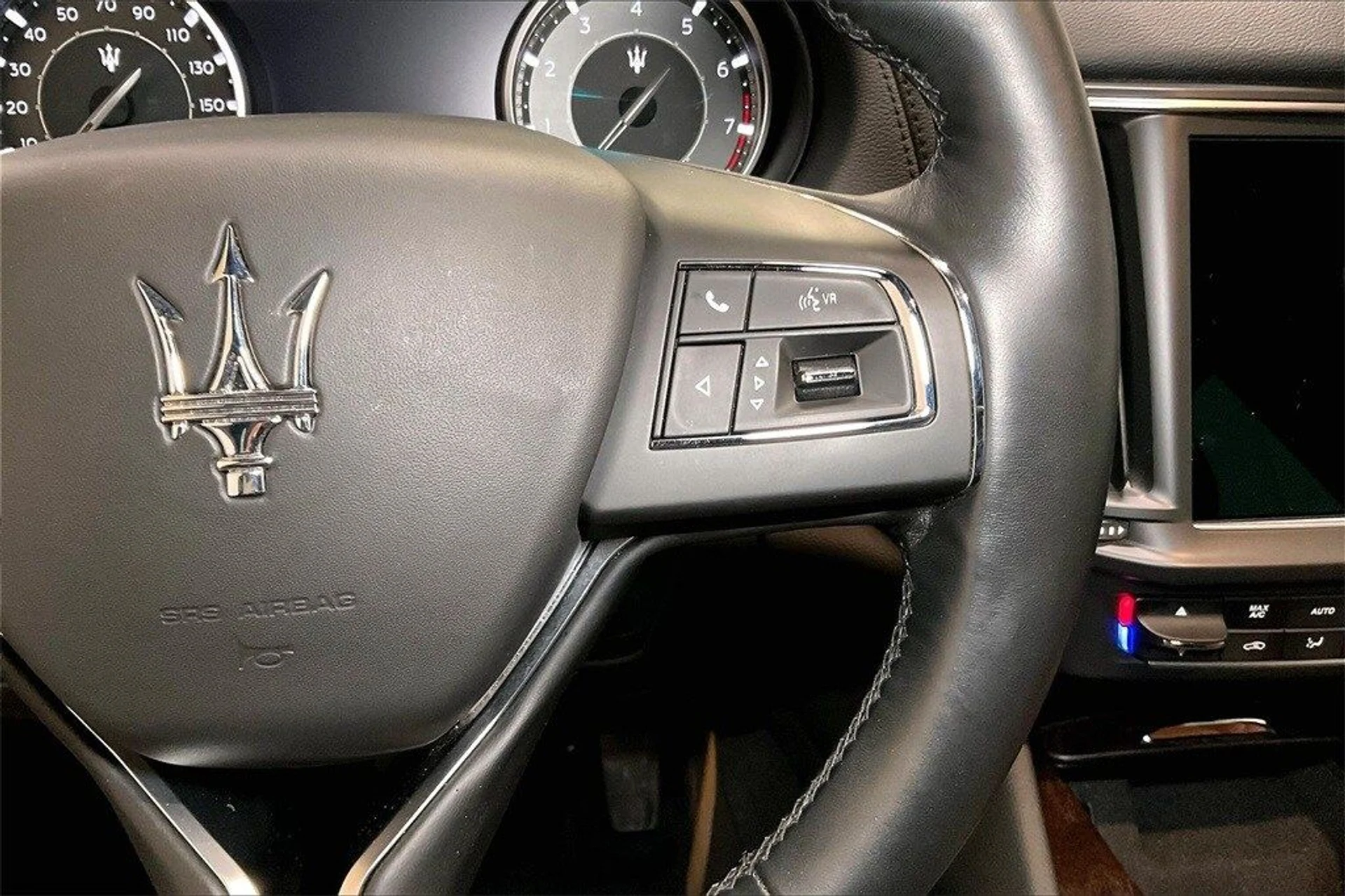 mph023_1245763700_7bb76da4417c8cd34b82737c1f9a1144x_ee39a95789