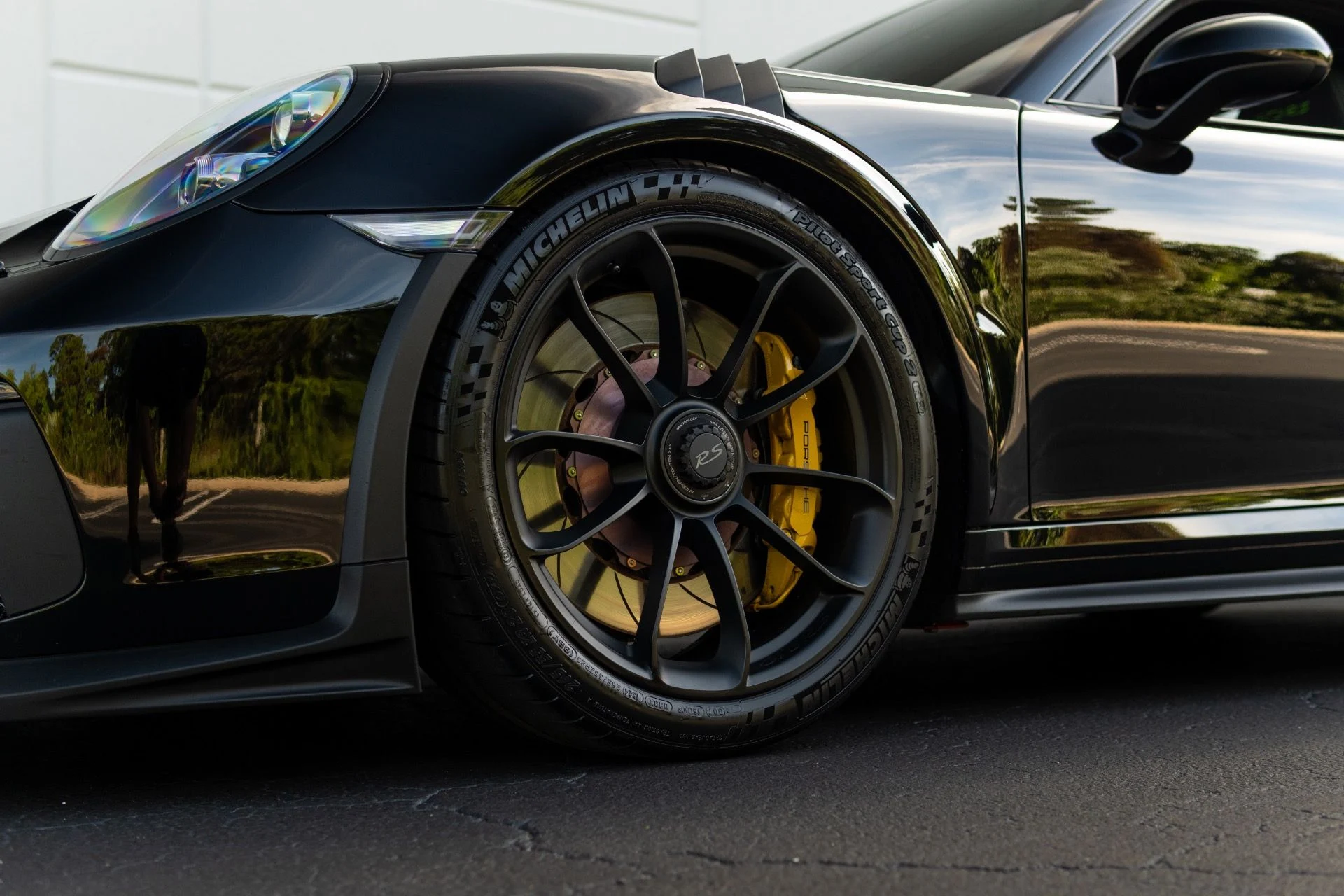 mph023_1248326421_Used_2019_Porsche_911_GT_3_RS_1765832694_572dcc8537