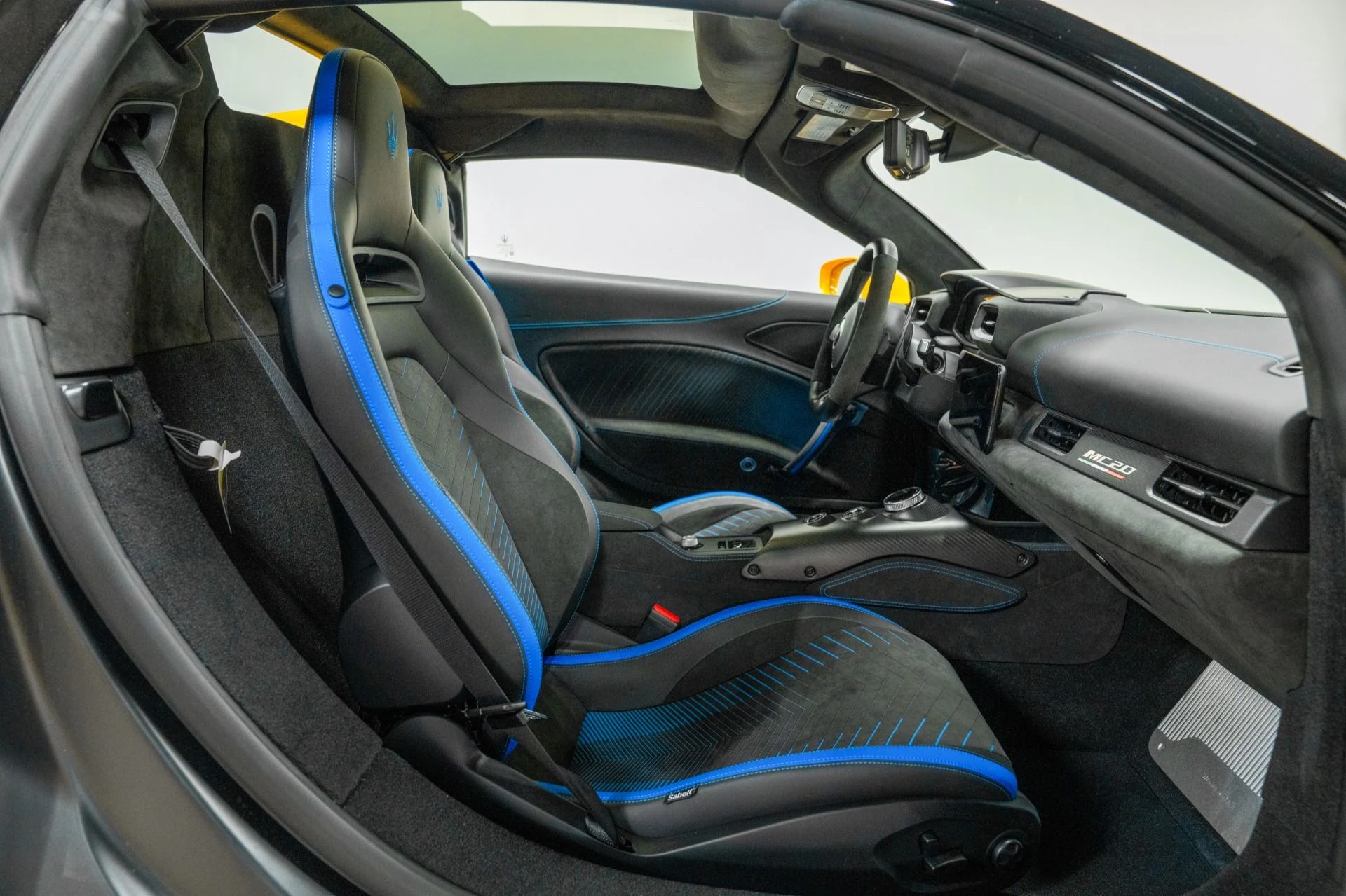 mph023_1253289022_Used_2023_Maserati_MC_20_Cielo_193_Miles_Fuoriserie_Color_Interior_Carbon_Fiber_Package_1770741593_01929a05ca