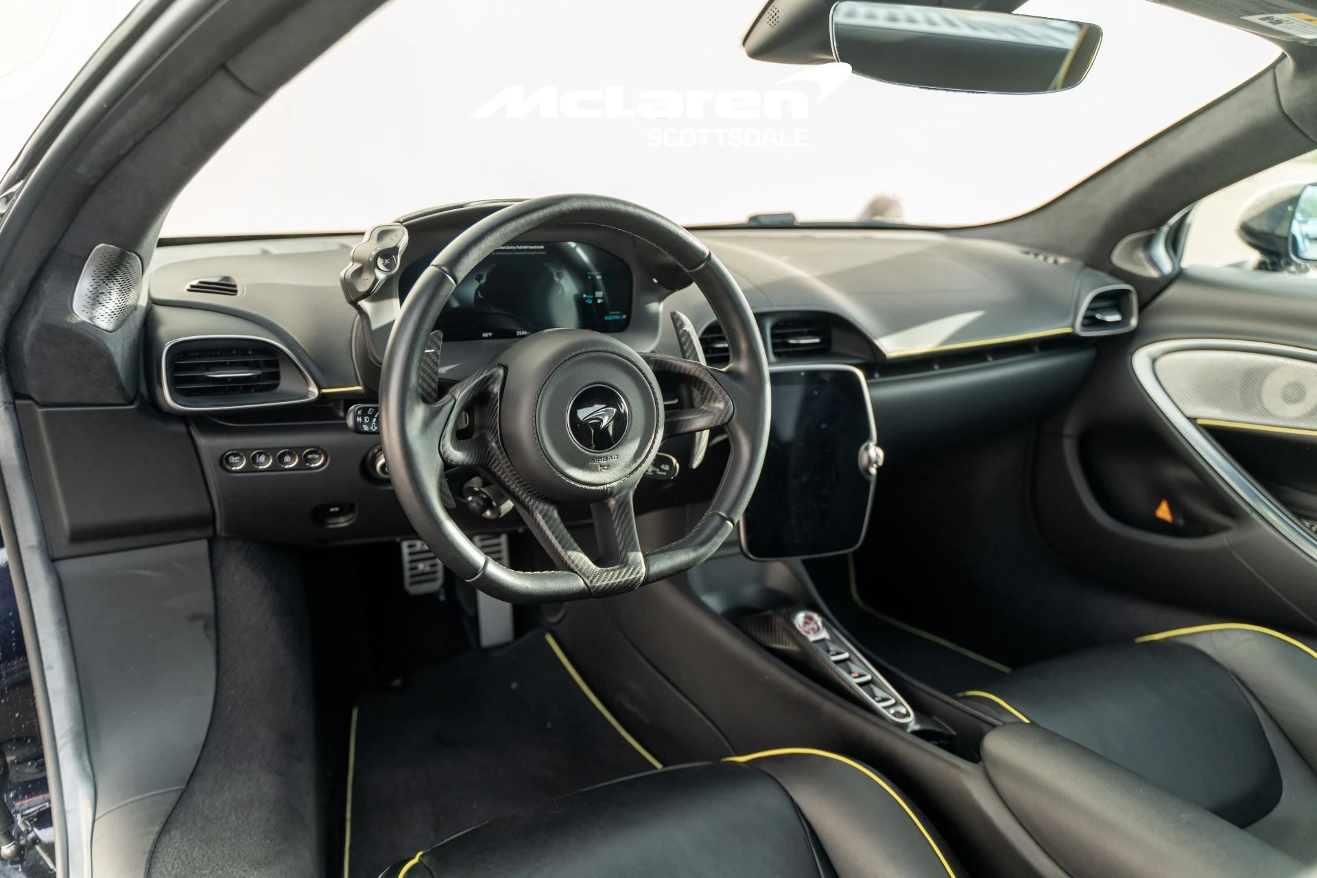 mph023_1253361462_Used_2023_MCLAREN_ARTURA_1762551394_29769b9933