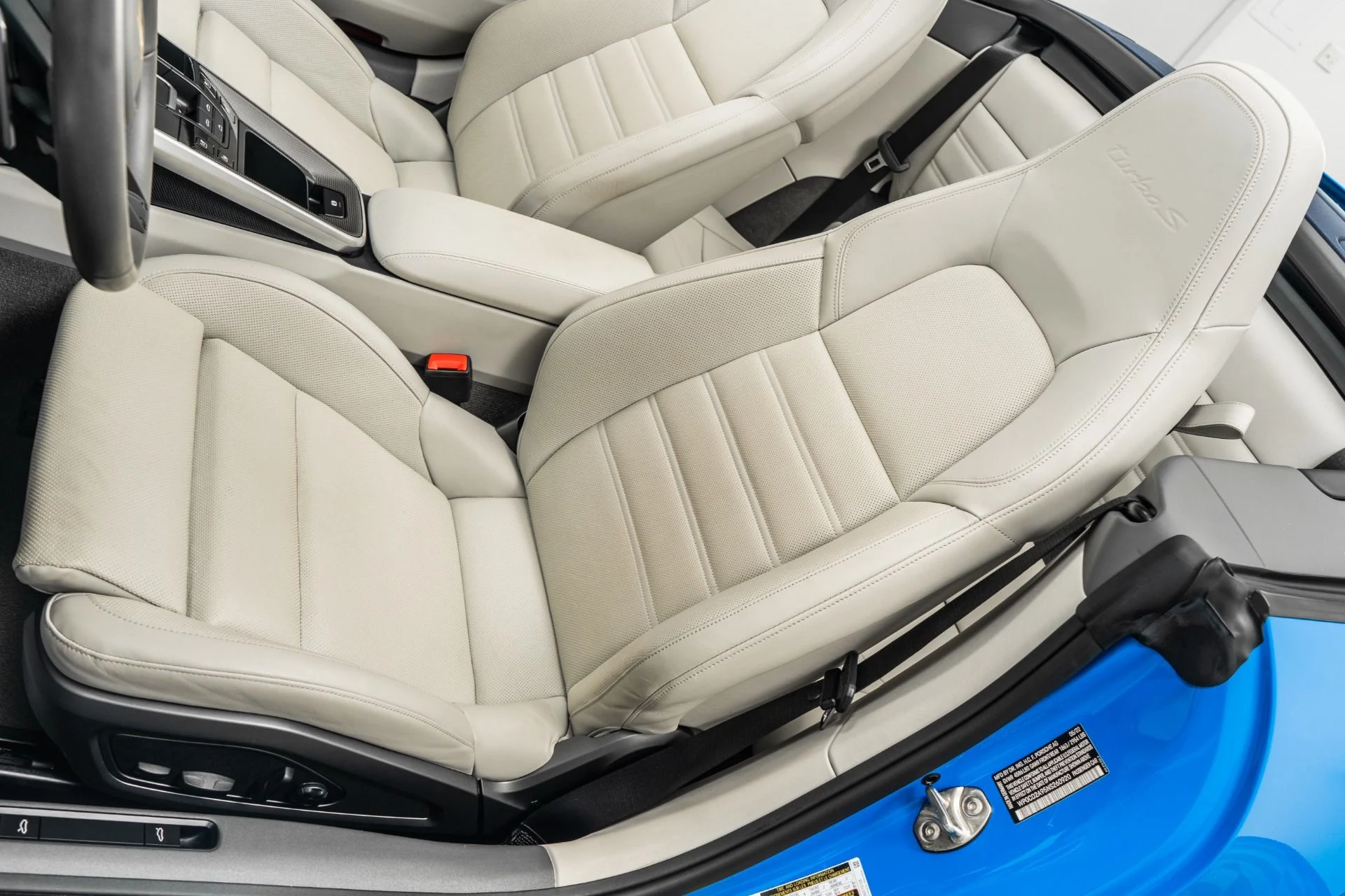 mph023_1257754658_Used_2022_Porsche_911_Turbo_S_Cabriolet_1761066014_273966c9c6