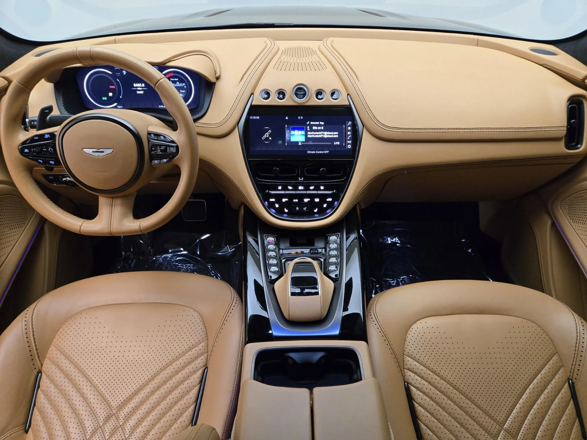 mph023_1260977181_Used_2021_Aston_Martin_DBX_1755328537_98b774cc3a