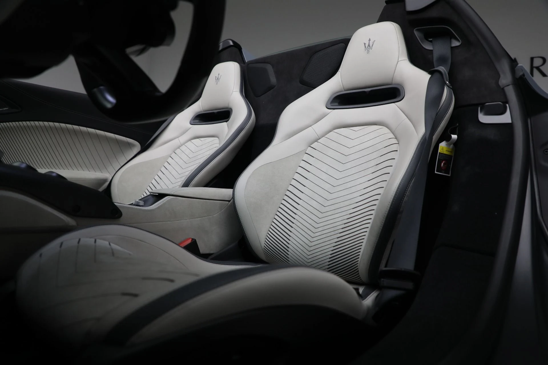 mph023_1261586294_Used_2023_Maserati_MC_20_Cielo_d887697a7c