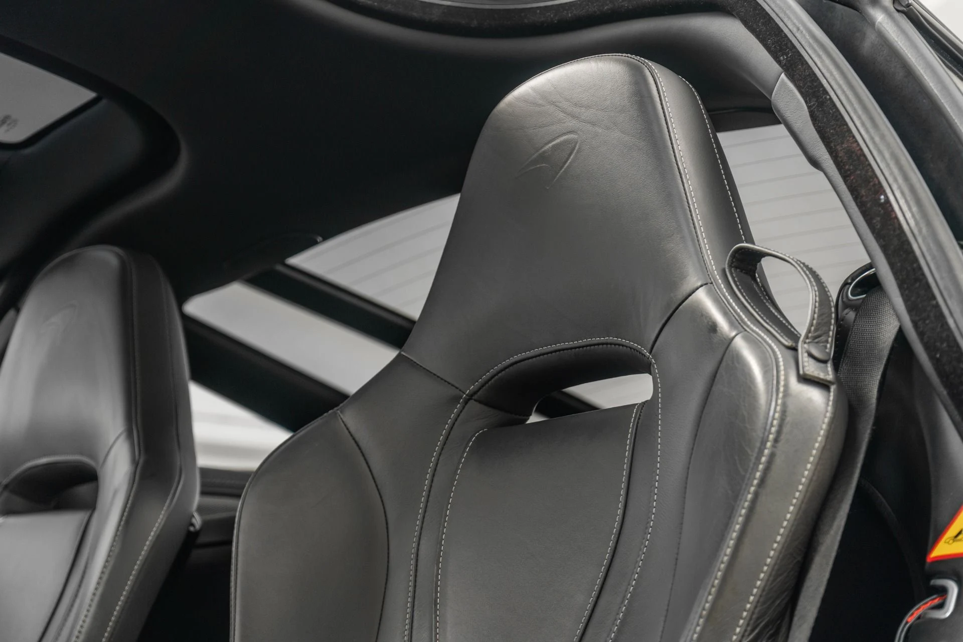 mph023_1263254214_Used_2019_Mc_Laren_720_S_Luxury_MSO_paint_color_Gorilla_Glass_Roof_Carbon_Packs_1_and_2_1765568029_4a39771116