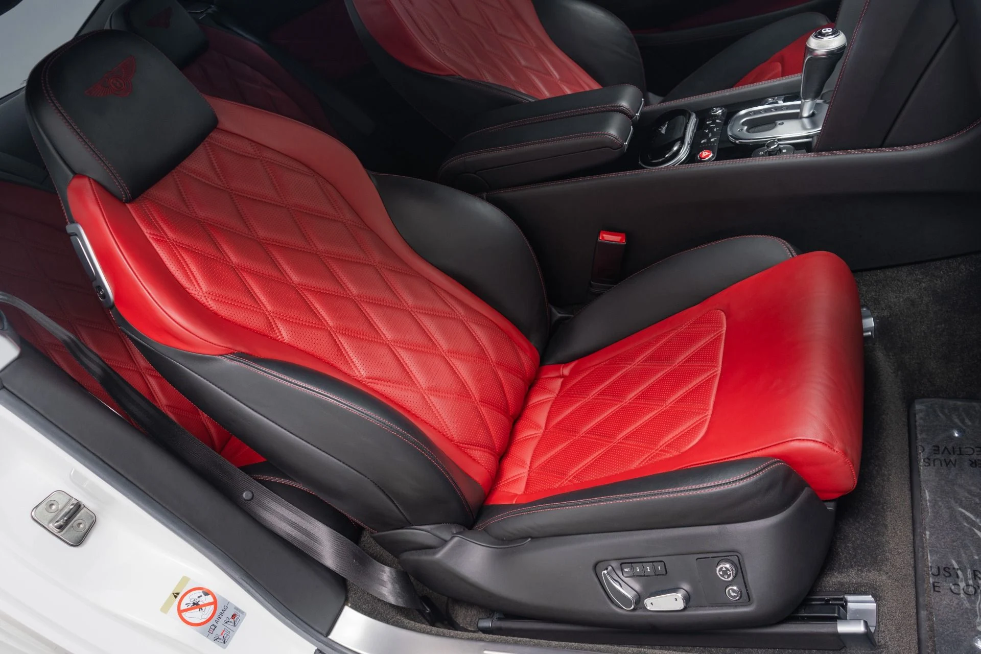 mph023_126654420_Used_2015_Bentley_Continental_GT_V8_S_Mulliner_Driving_Specification_Two_Tone_Interior_1776277868_93dc54e40e