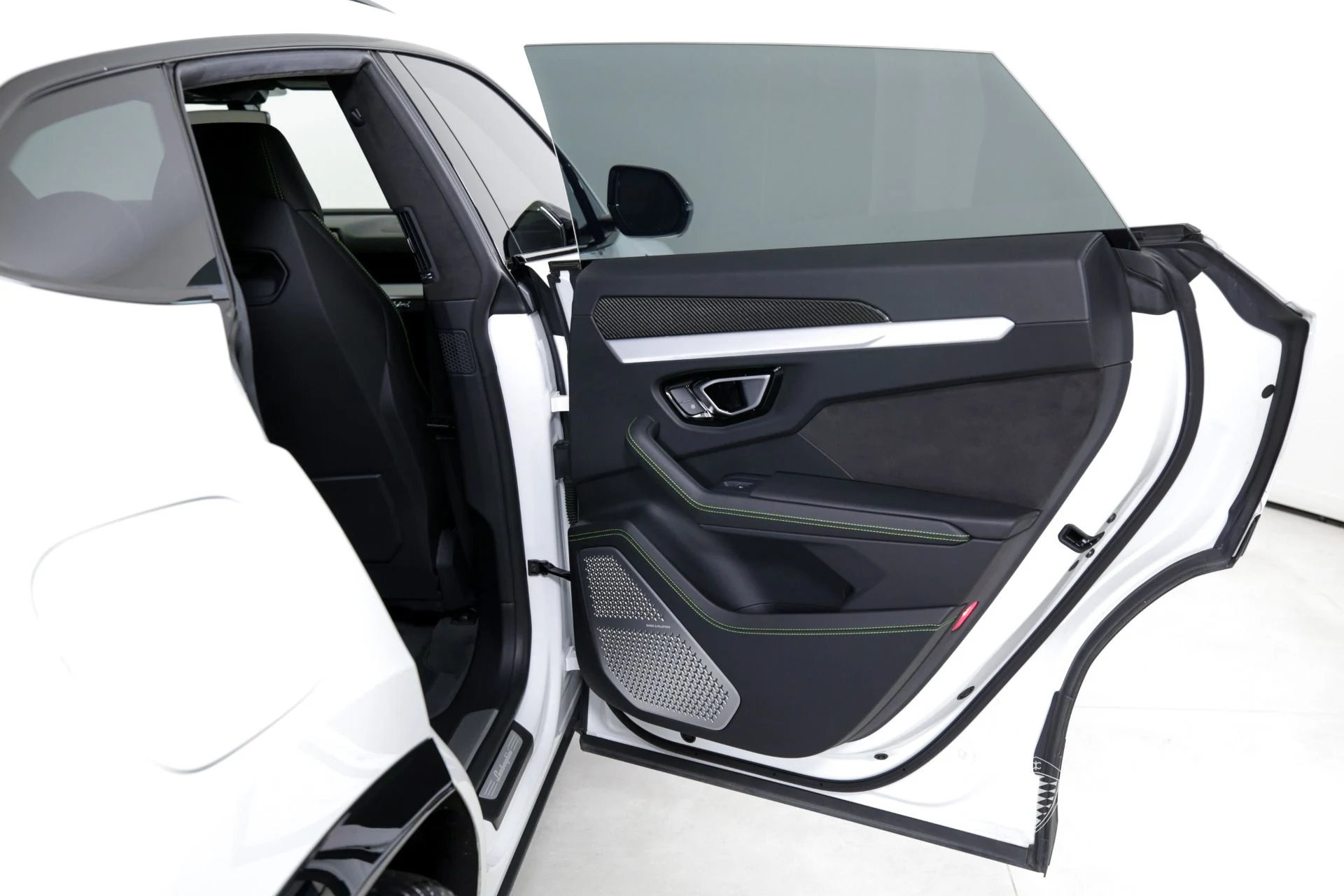 mph023_1269130003_Used_2019_Lamborghini_Urus_1714496214_a4a94803db