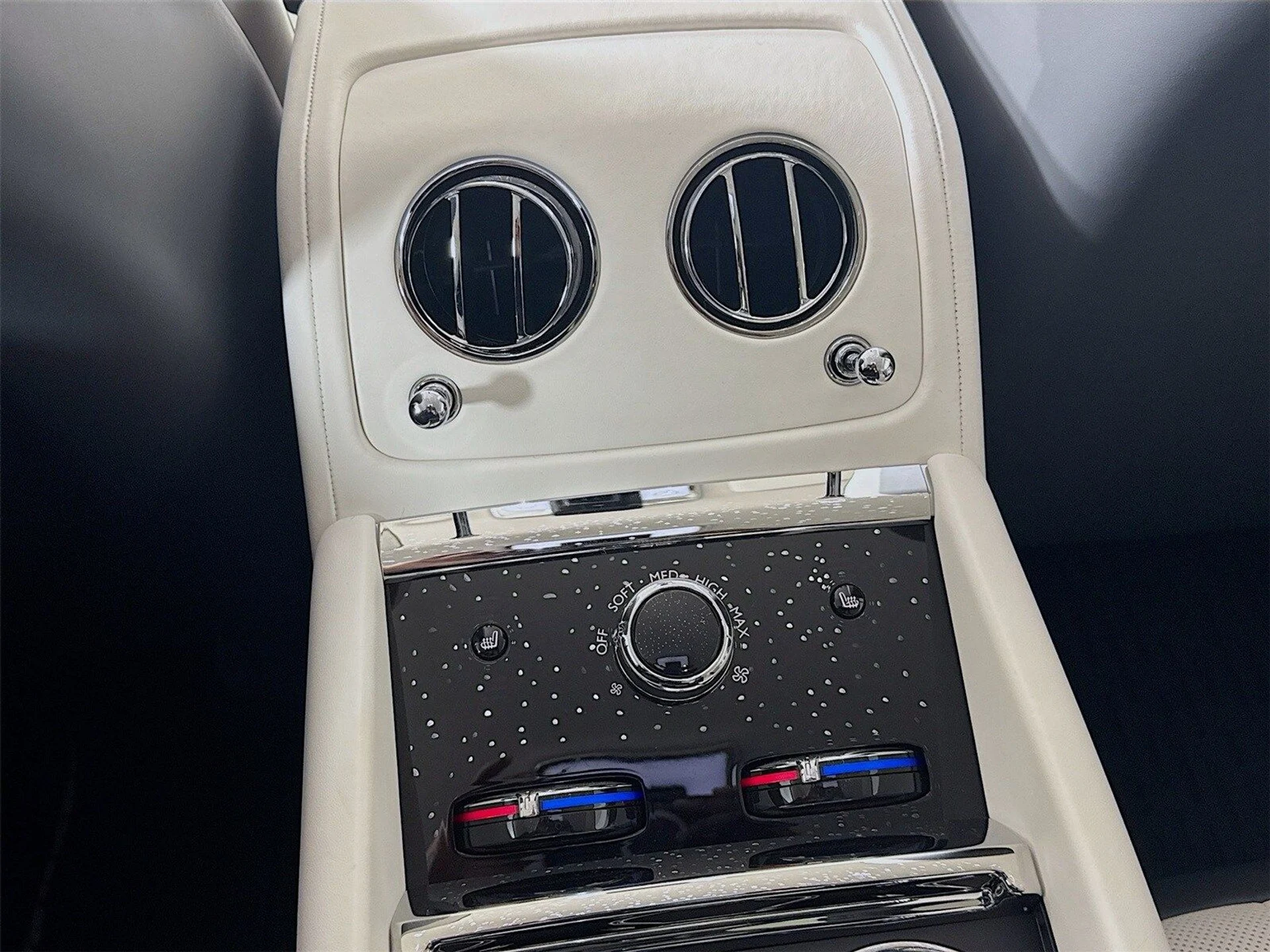 mph023_1276893919_b60913af565f844e26370dbffa25c0c9x_887bff15ac