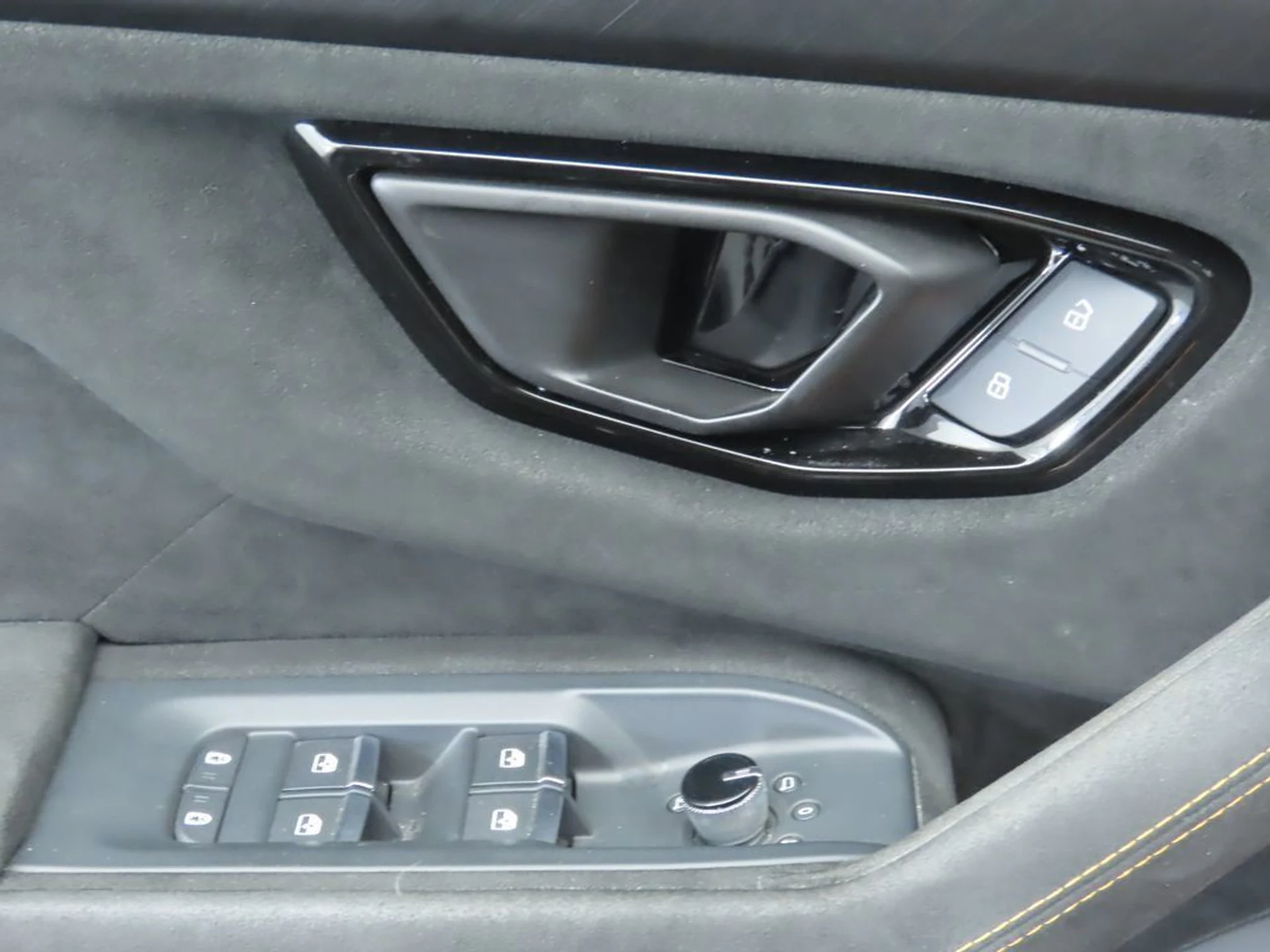 mph023_127710793_used_2024_lamborghini_urus_performanteawd_8119_22973080_24_1024_1988d23859