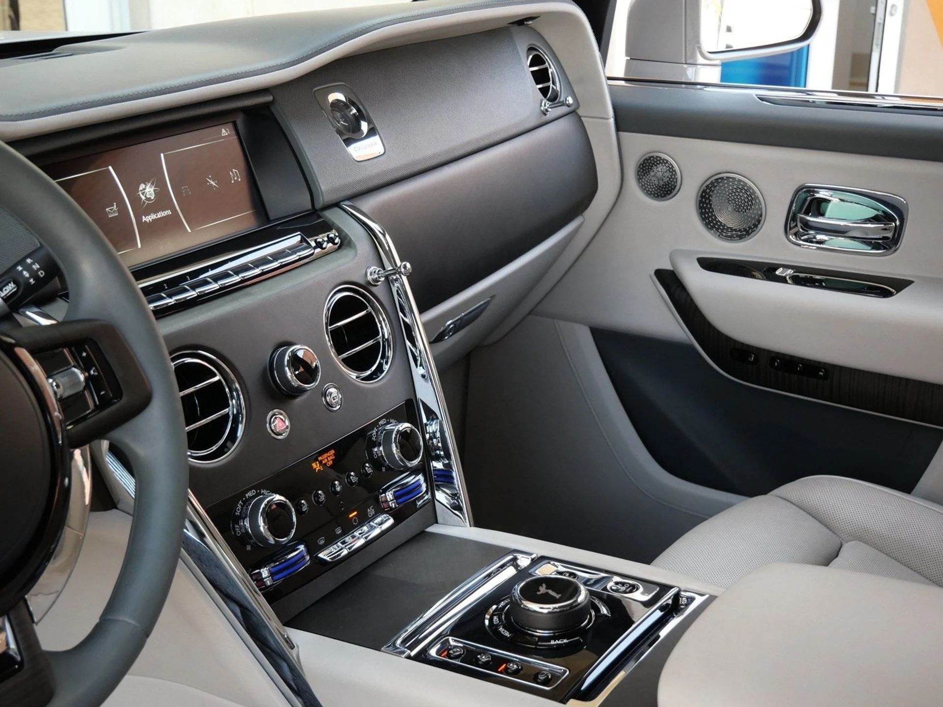 mph023_127779470_eb3402a711ae0bc5e5277ee226d79395x_7047ff48df