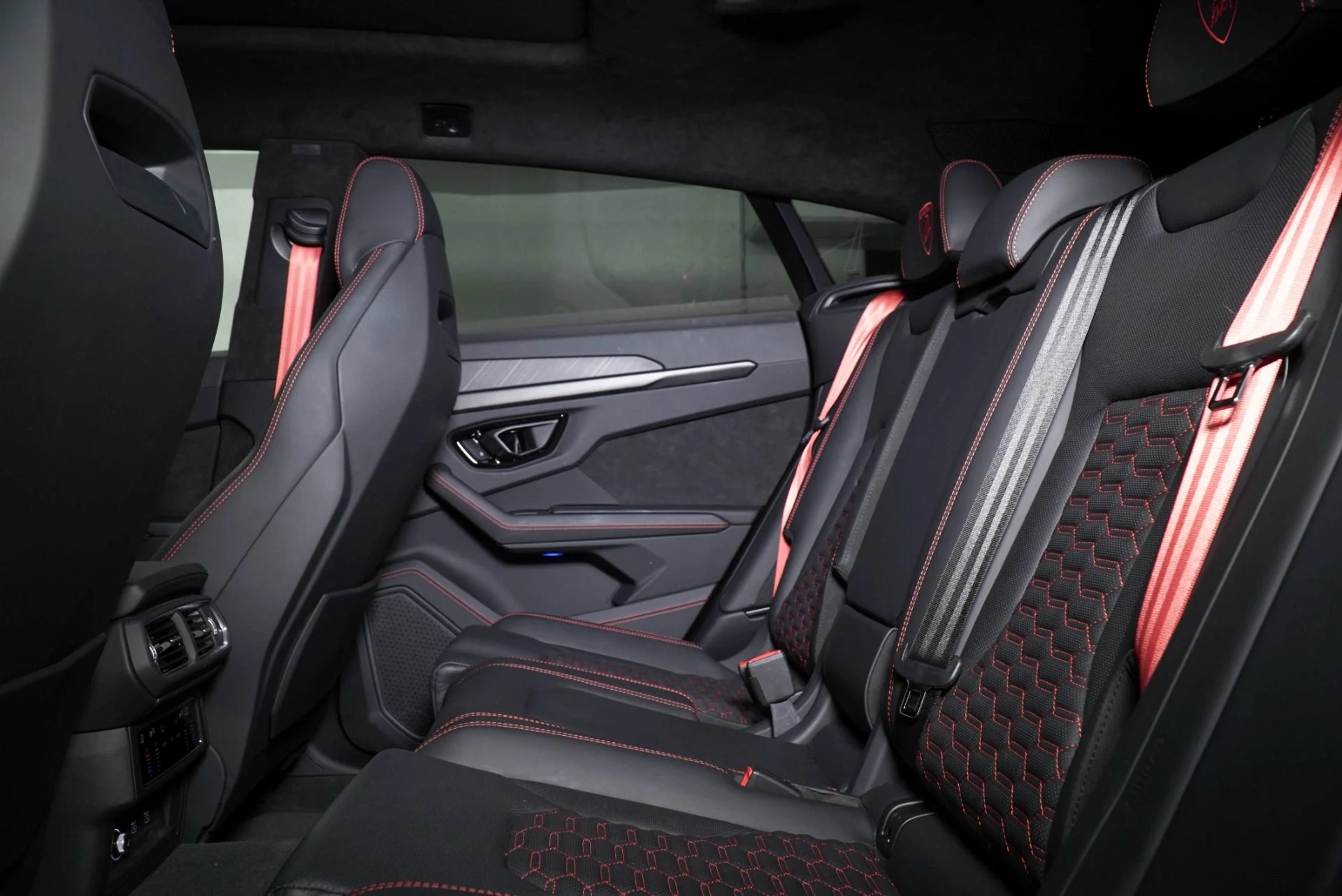 mph023_1279037244_Used_2024_Lamborghini_Urus_S_1775152944_4f6ff6e35a