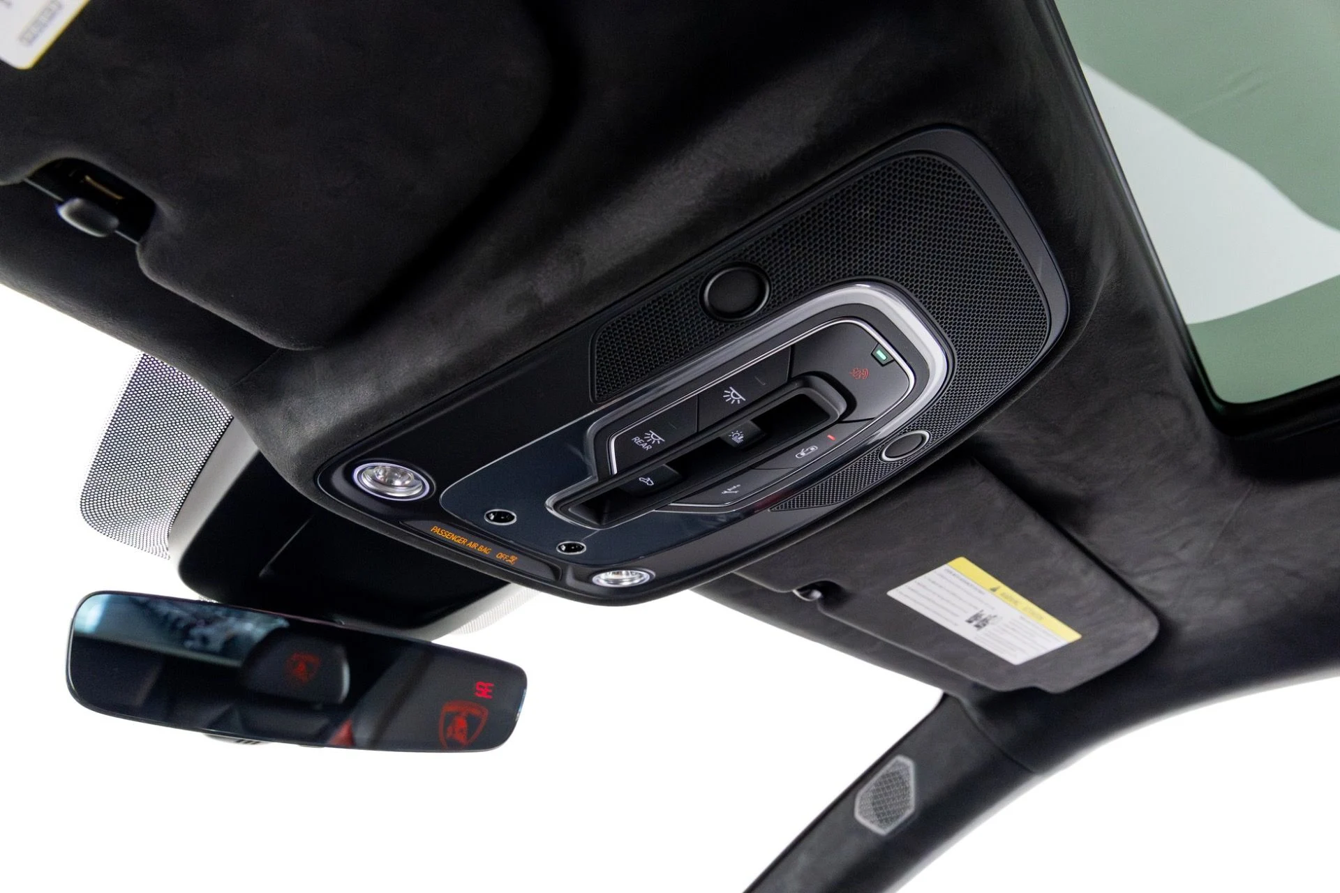 mph023_1285575631_Used_2024_Lamborghini_Urus_S_1765302050_1b07bc415c