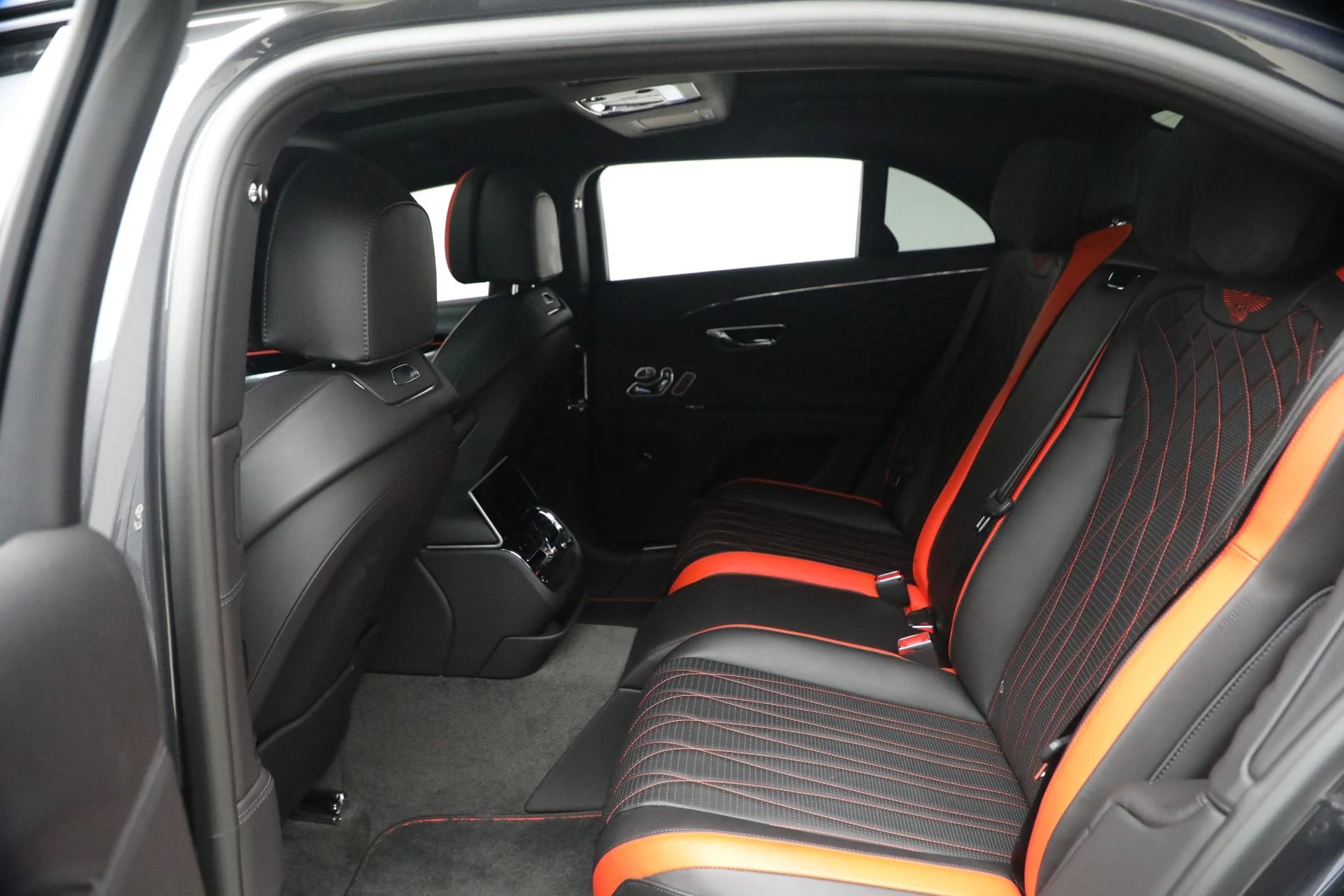 mph023_1286093389_Used_2022_Bentley_Flying_Spur_V8_1770156779_f7aae5eb88