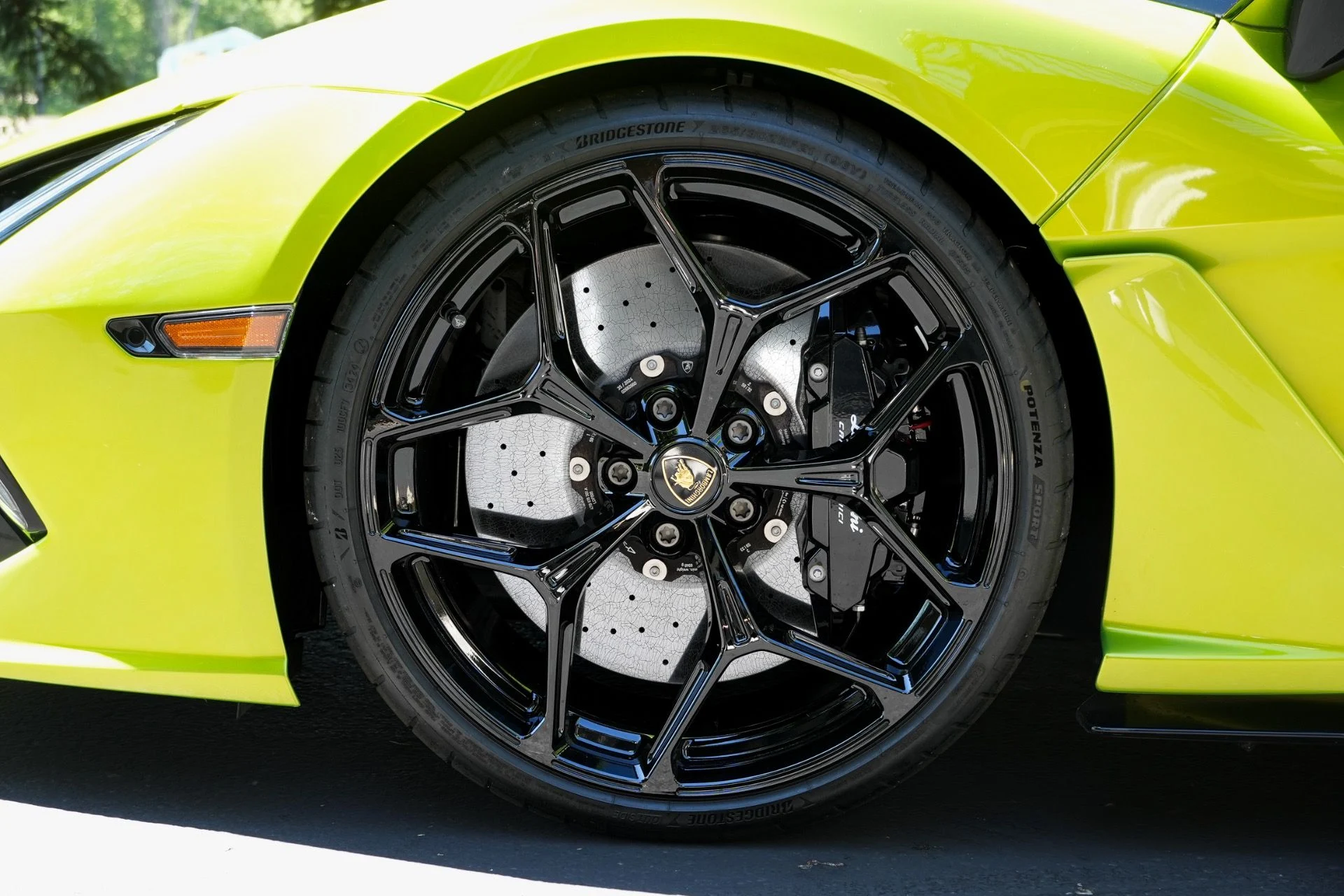 mph023_1305560524_Used_2025_Lamborghini_Revuelto_1781291405_f81f048ef1