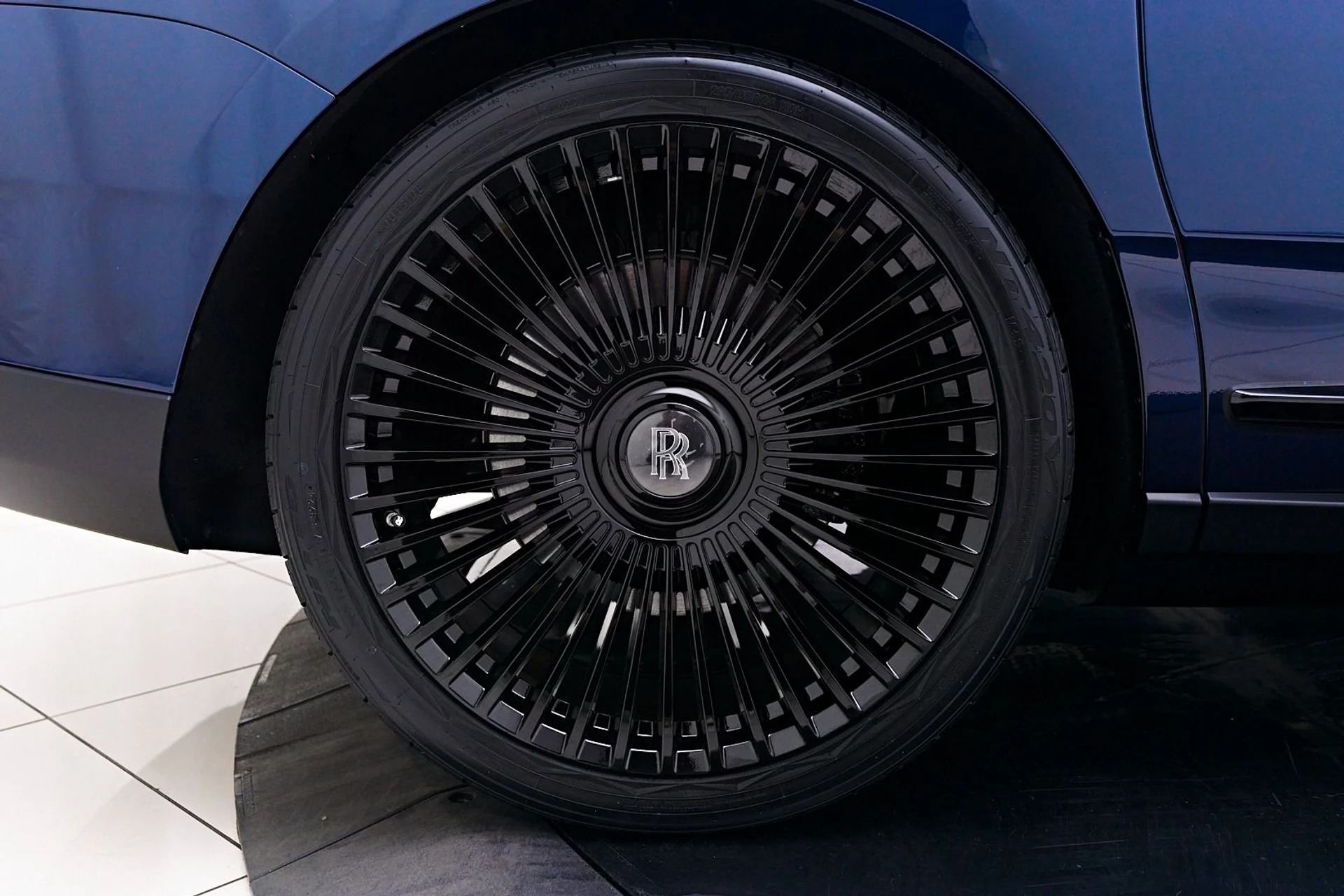 mph023_1317075237_Used_2023_Rolls_Royce_Cullinan_Base_1745954360_0979fa9dc3