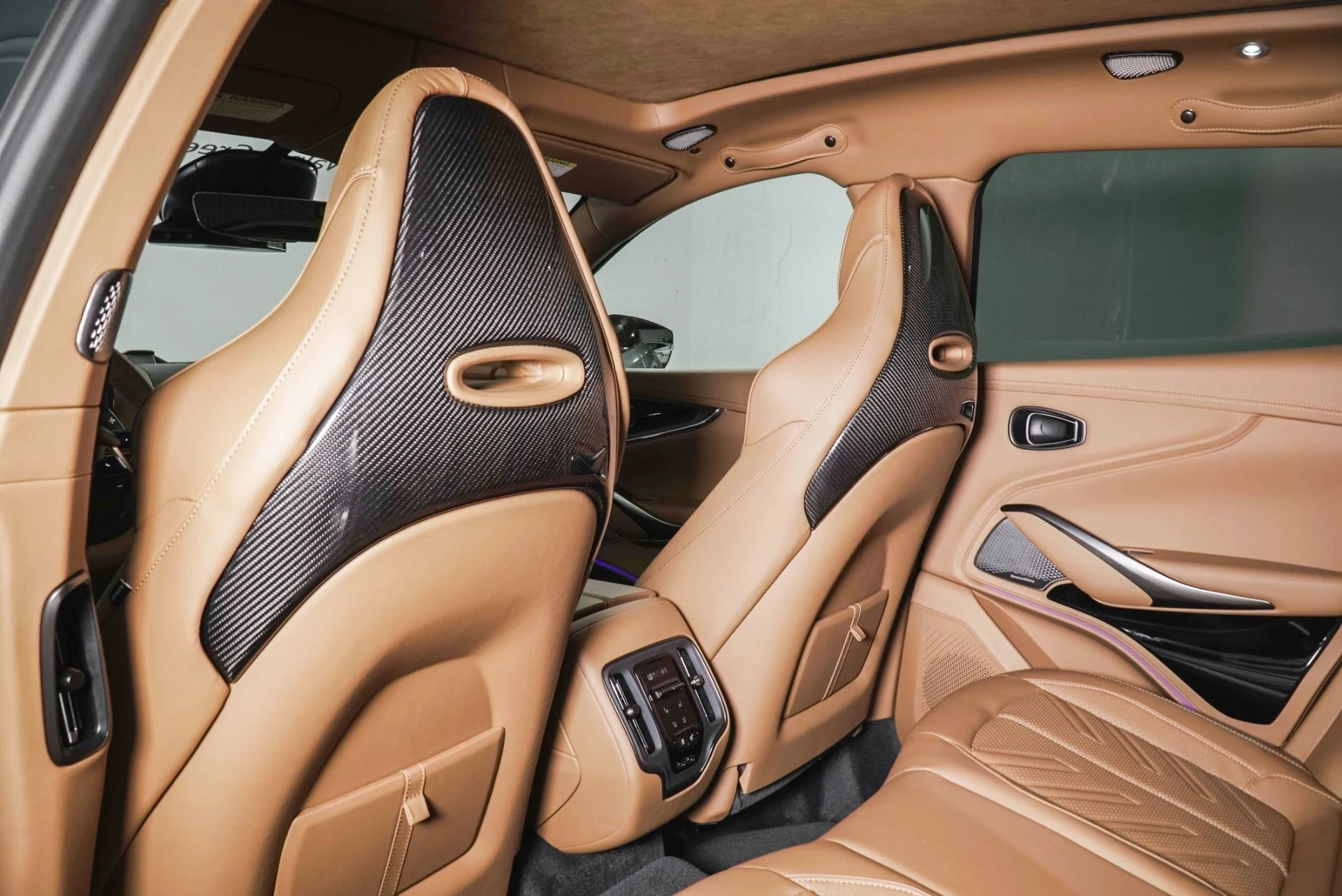 mph023_1338453770_New_2026_Aston_Martin_DBX_S_1790626879_733a59ef5f